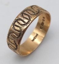 A 9 K yellow gold band ring, fully hallmarked, size: O, weight: 2.8 g.