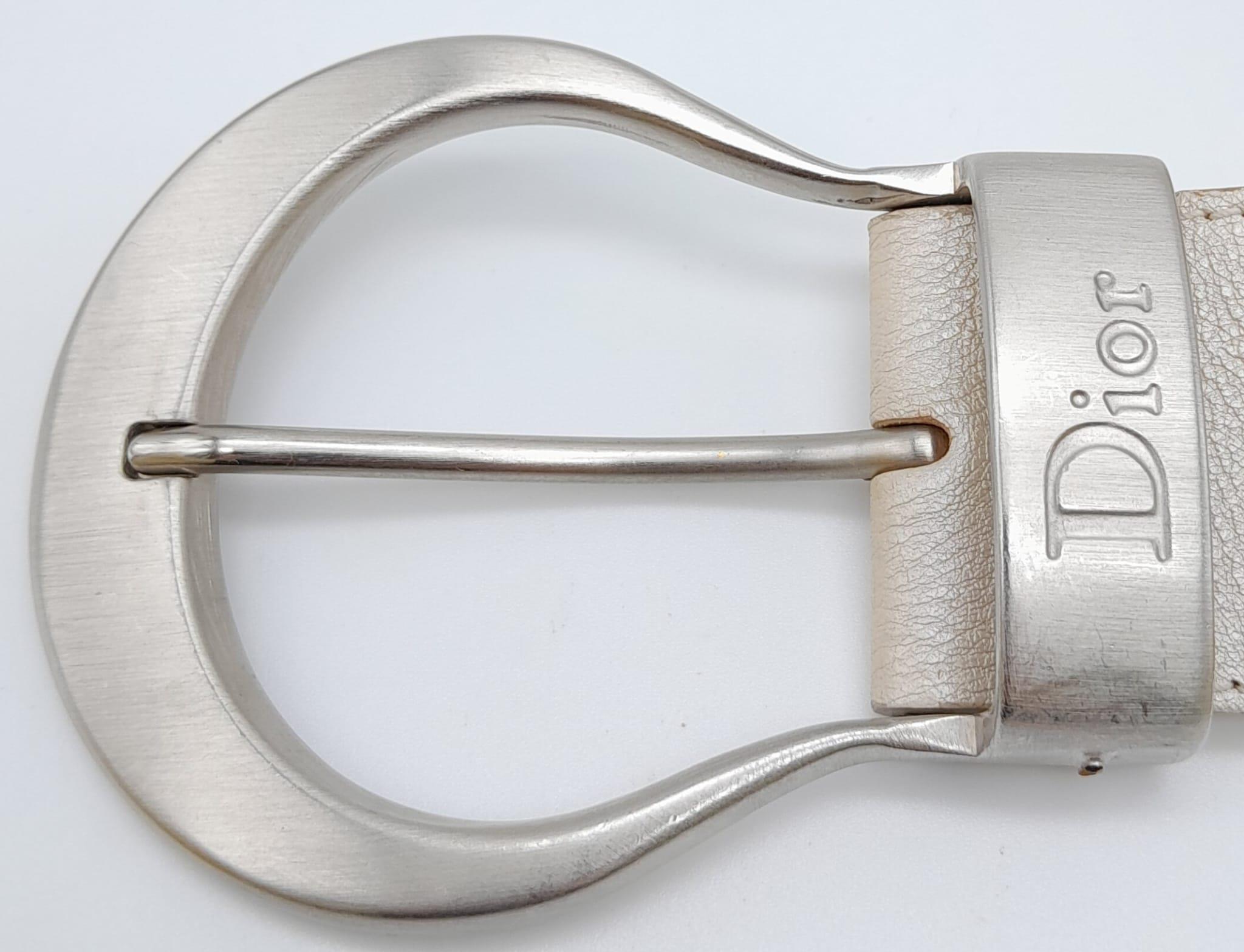 Stylish Christian Dior Leather Belt. Made in Italy, this pearlescent ivory white CD belt measures - Image 3 of 8