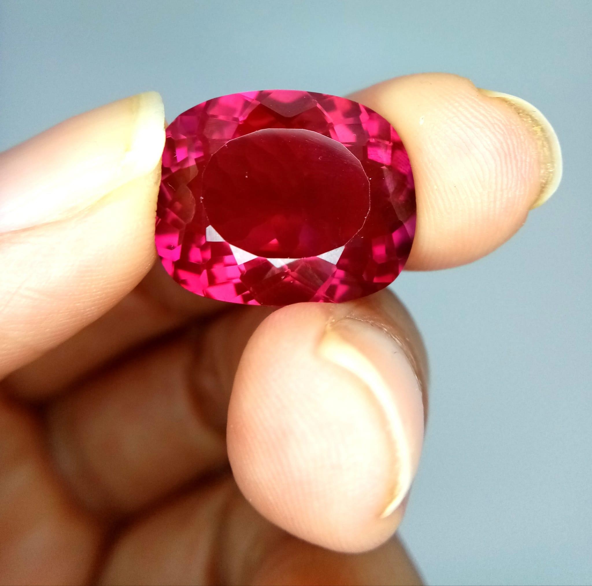 A 27ct Pink/Red Oval Cut Kunzite Gemstone. Well faceted with no visible marks or inclusions. No - Image 4 of 4