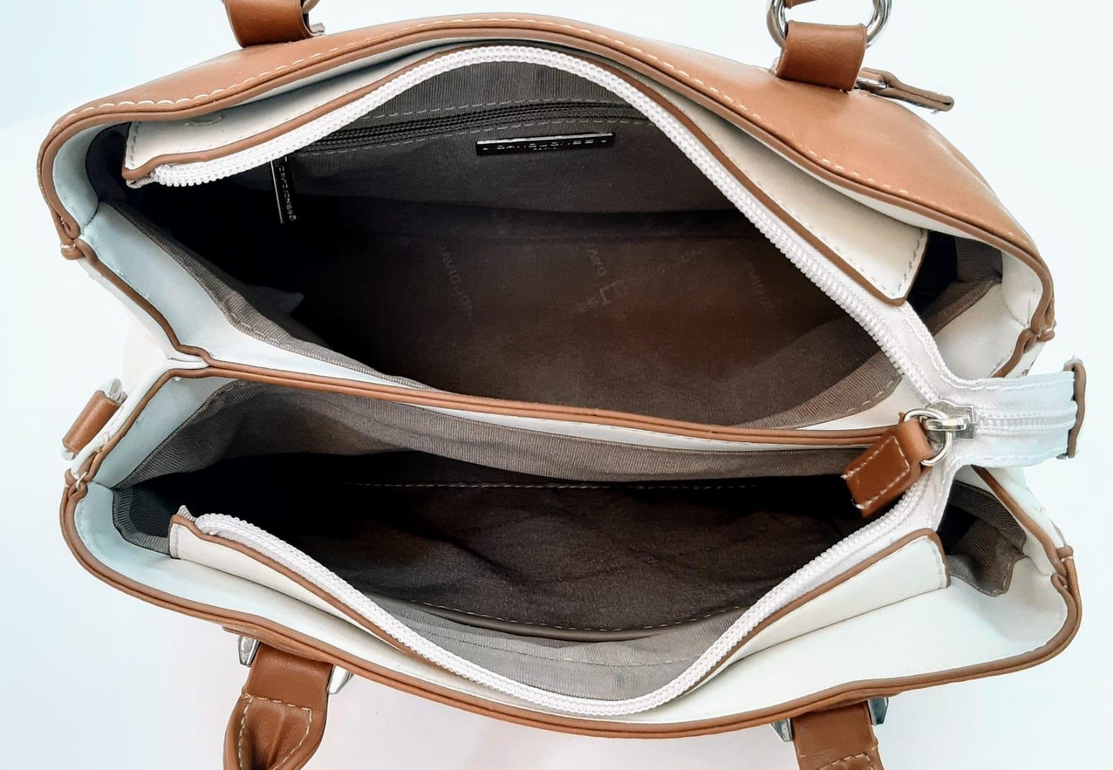 An Unused French, David Jones Paris, Tan Leather Handbag 30x37cm. Comes with Shoulder Strap. - Image 5 of 5