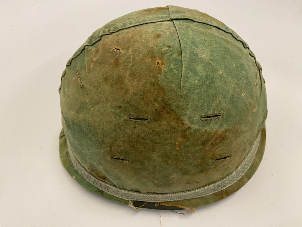 A USA M1 Helmet - The cover is marked but it is difficult to make the date out. The liner is dated - Image 2 of 5