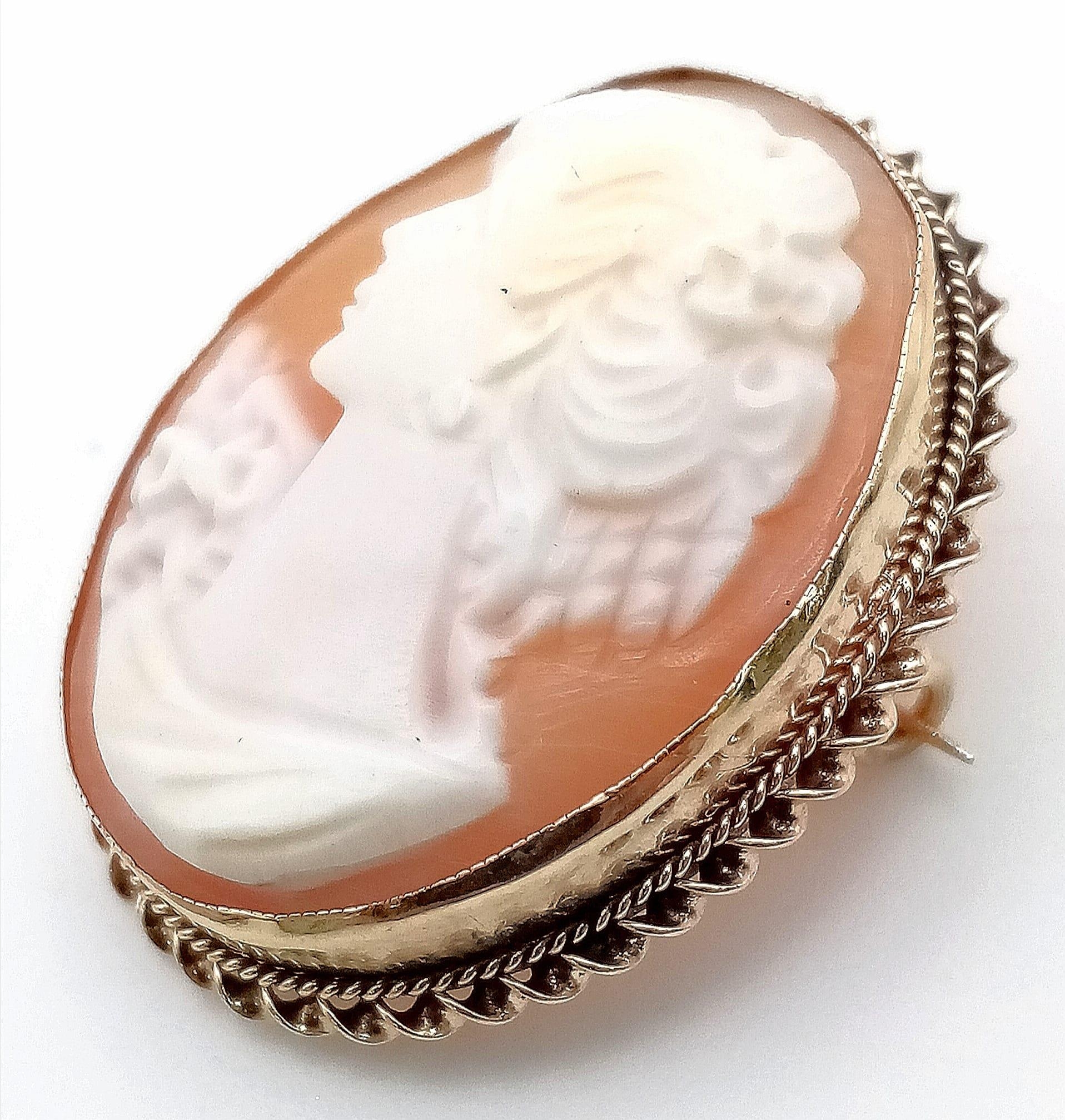 A Vintage 9K Yellow Gold Cameo Brooch. 3cm. 4.8g total weight. - Image 3 of 5