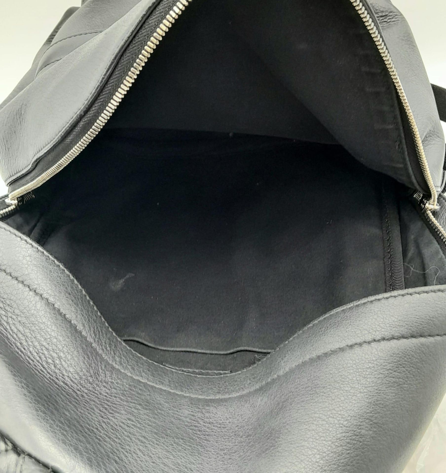 Balenciaga Backpack. Quality leather throughout, adjustable shoulder straps and a handy front zip - Bild 6 aus 8