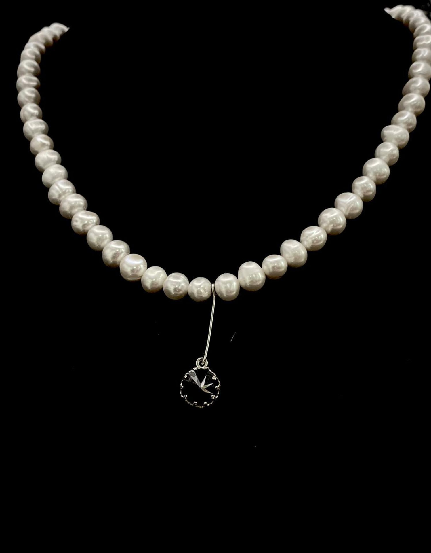 Bright Sterling Silver Cultured Pearl Necklace and Bracelet set. Necklace features an elegant dark - Bild 5 aus 10
