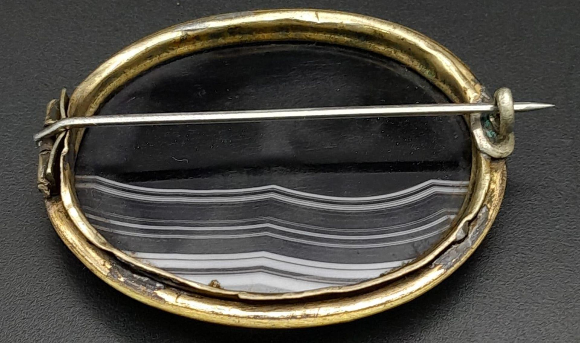 An Antique Striped Black Agate Brooch. 4.5cm. - Bild 2 aus 3