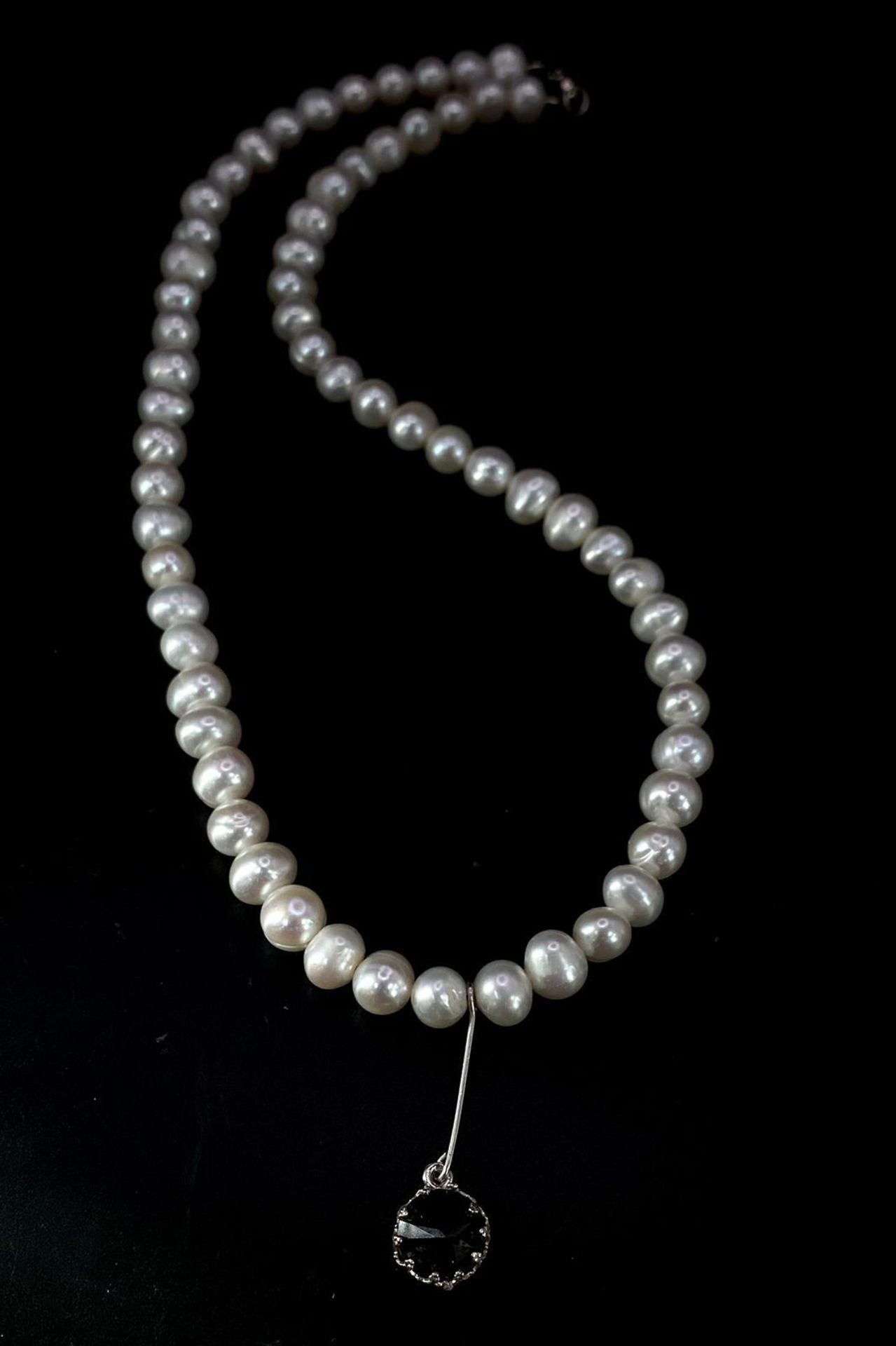 Bright Sterling Silver Cultured Pearl Necklace and Bracelet set. Necklace features an elegant dark - Bild 2 aus 10