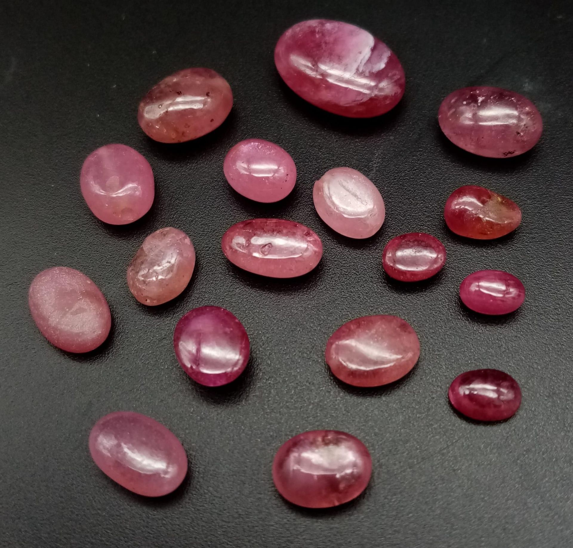 A lot of 43.85Ct Cabochon Translucent African Natural Ruby. Mixed shapes. - Bild 2 aus 3