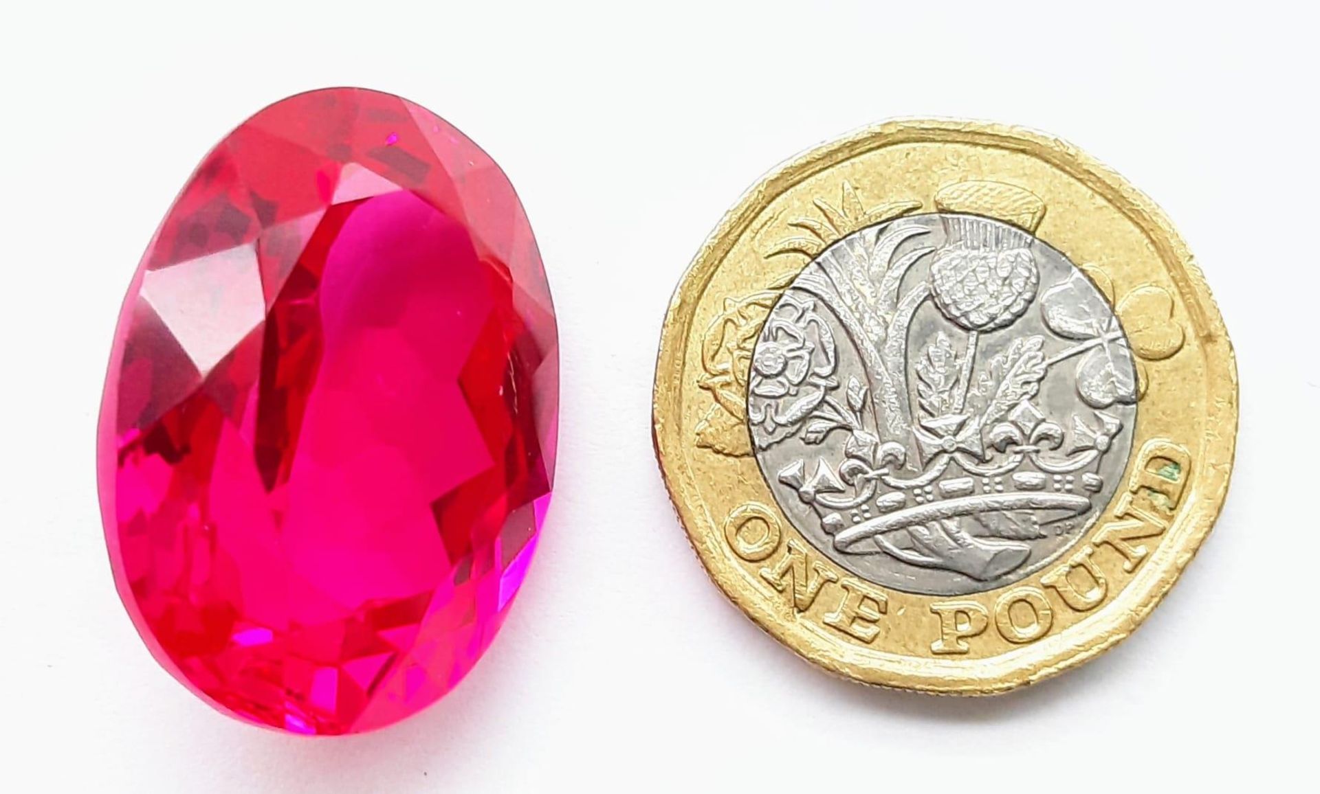 A top quality, large (51.7 carats), oval cut RUBY. Excellent colour saturation and uniformity, - Bild 3 aus 3