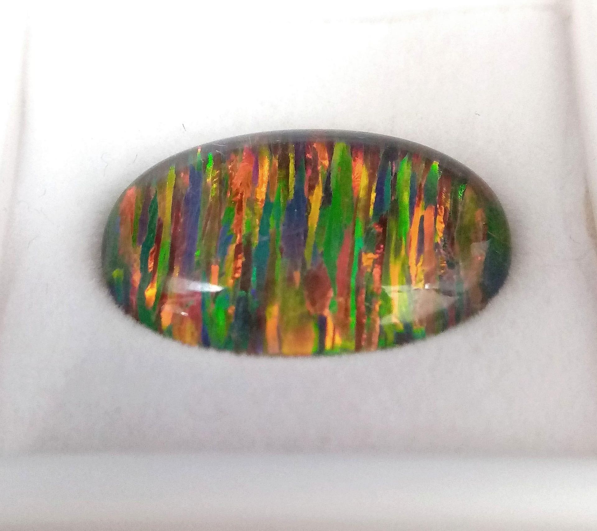 A truly magnificent, large (17.2 carats) GIBSON OPAL oval cabochon. Strong red and metallic green - Bild 2 aus 4