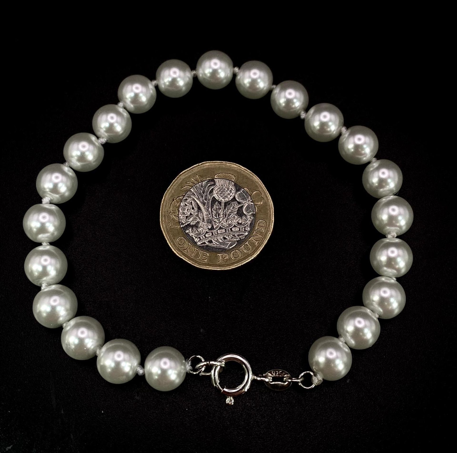 Bright Sterling Silver Cultured Pearl Necklace and Bracelet set. Necklace features an elegant dark - Bild 7 aus 10