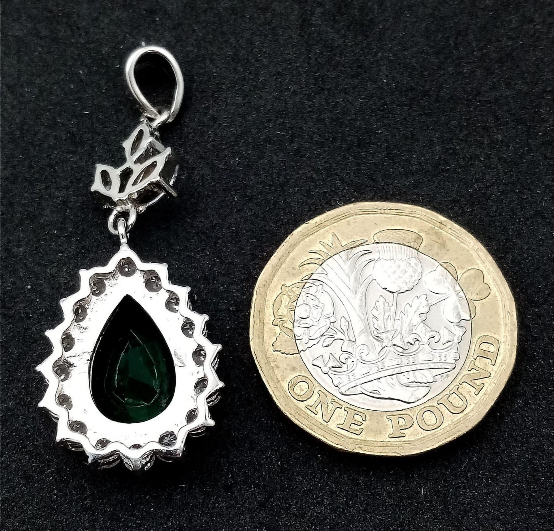 A Green and White Stone Pendant on 925 Silver. - Bild 2 aus 3