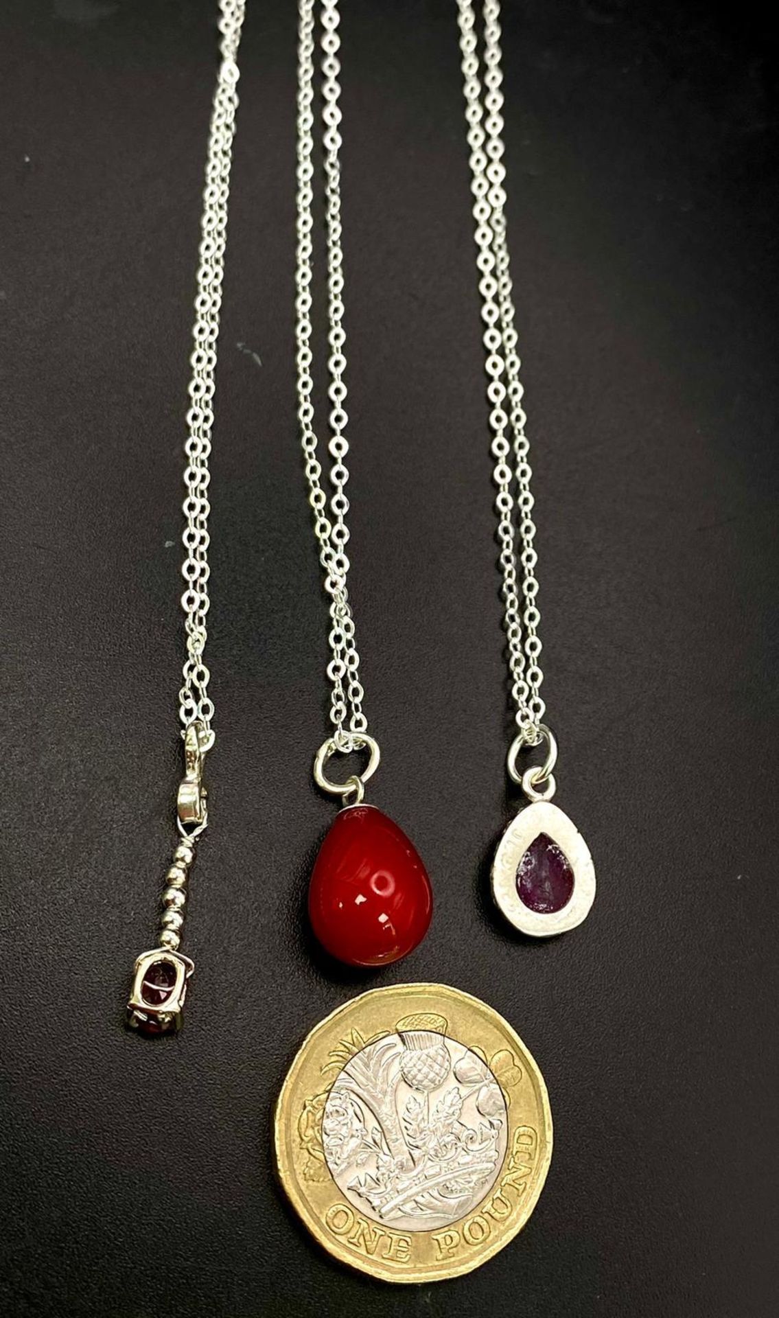 Trio of Sterling Silver Necklaces. Featuring two varieties of Ruby pendants. A classic collection. - Bild 4 aus 6