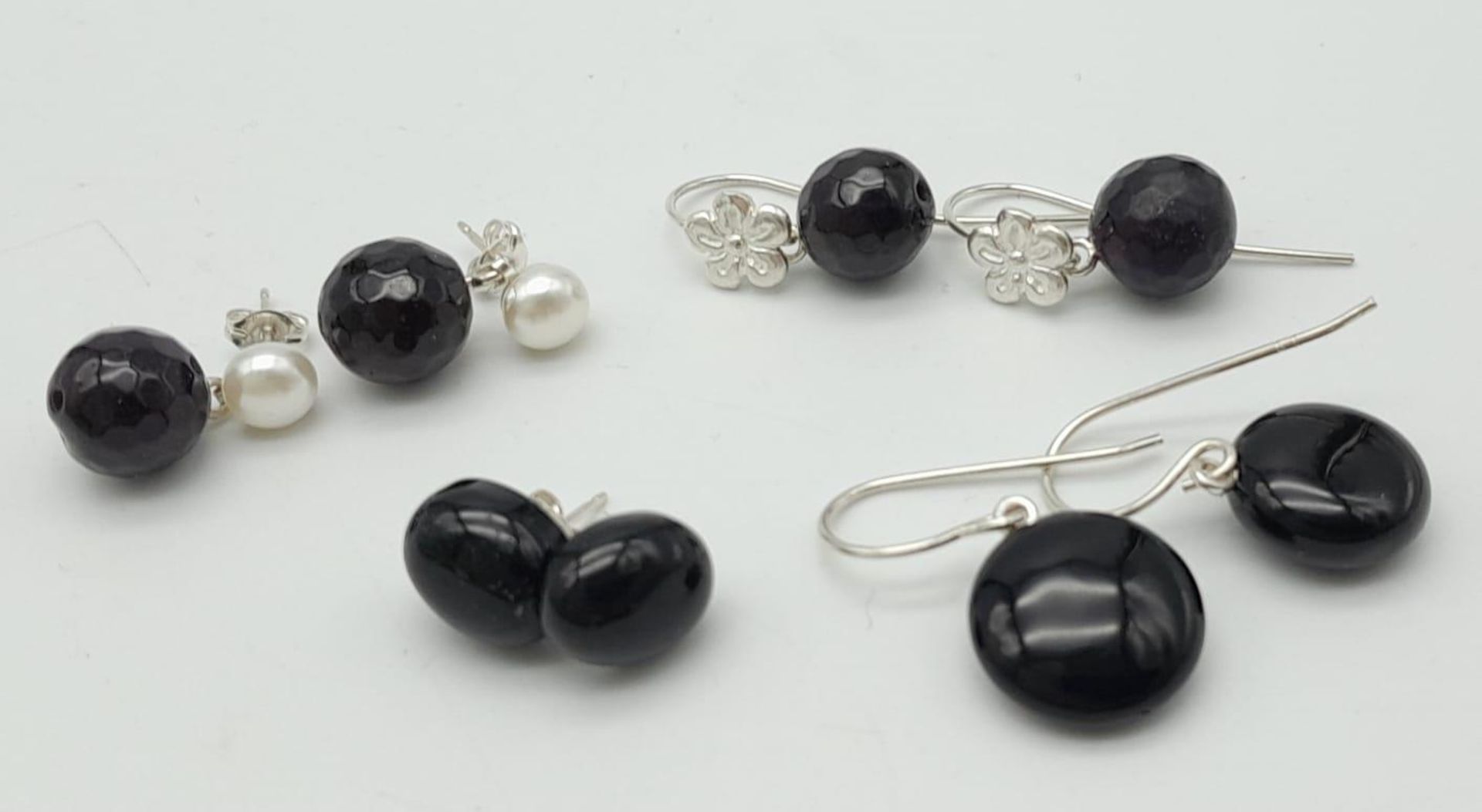 Collection of Sterling Silver Earrings with Black Gemstones. 4 various designs, a wonderful mix of - Bild 2 aus 3