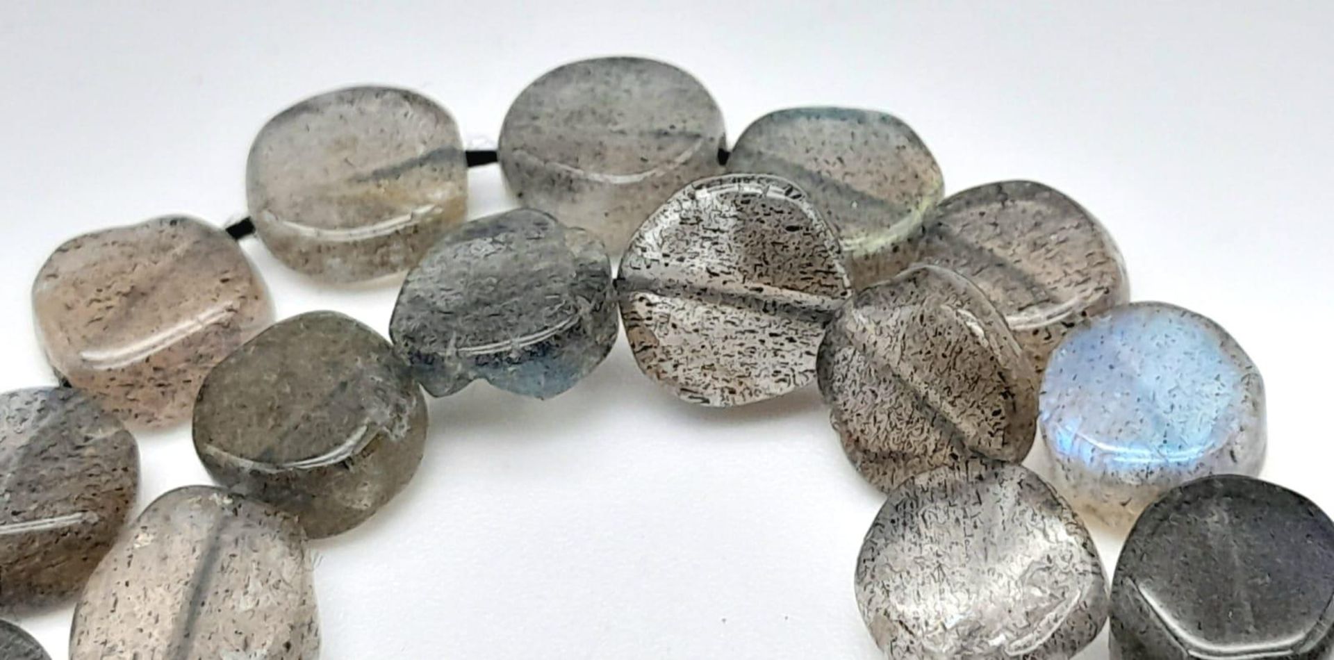 A string of labradorite stones, various shapes 35cm long approx - Bild 2 aus 2