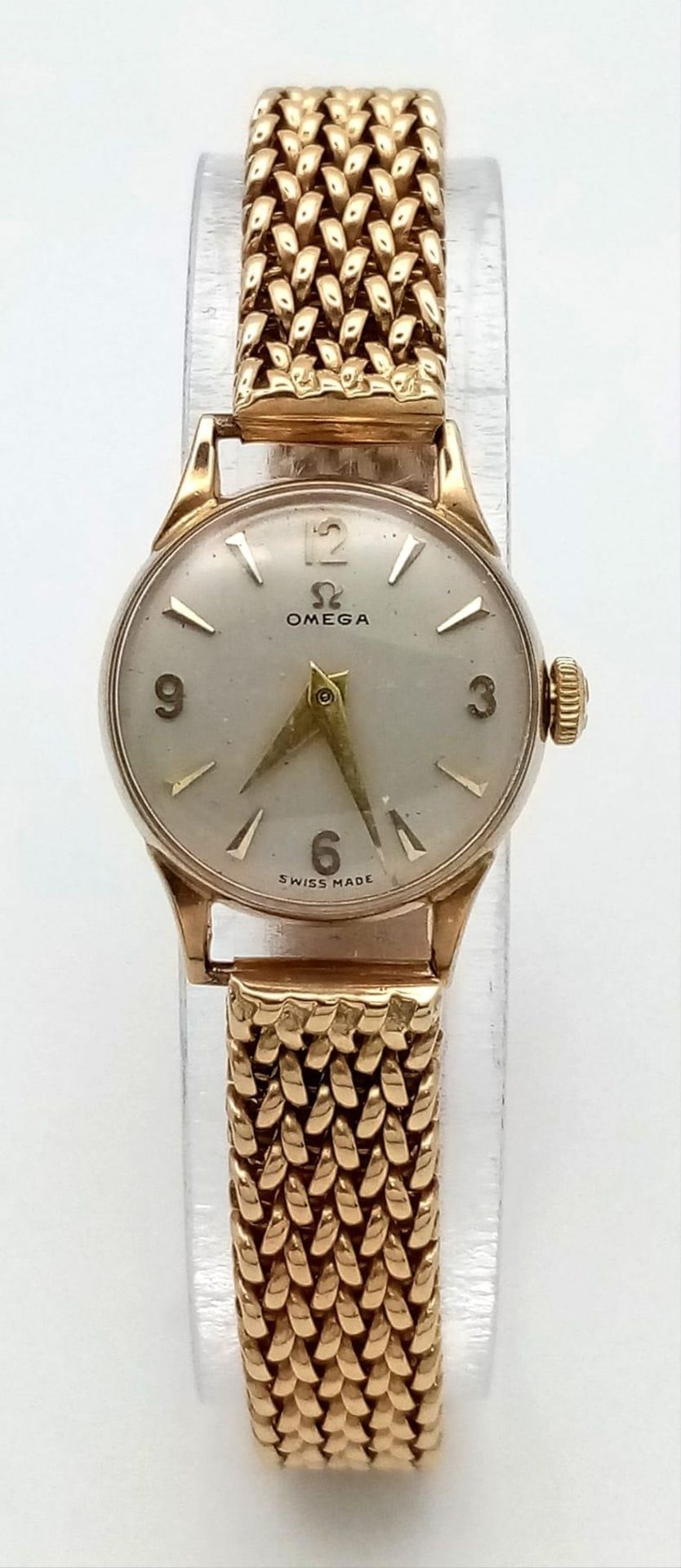 A Vintage 9K Yellow Gold Omega Watch. 9k gold mesh bracelet. 9k gold case - 19mm. White dial. - Bild 2 aus 13