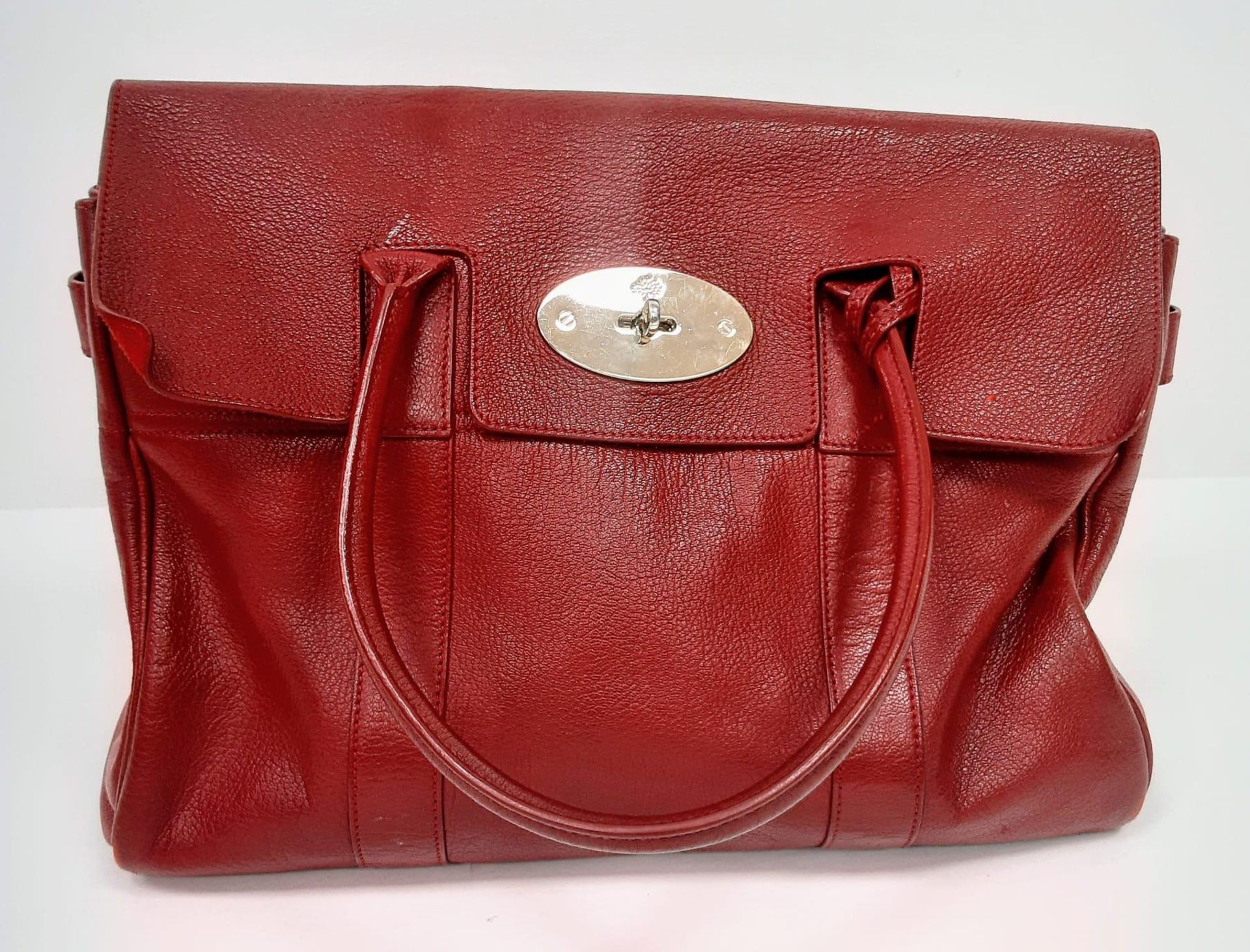 Mulberry Bayswater Red Bag. Classic grain patterning in quality leather. Gold tone hardware. Great