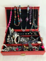 Top quality vintage leather jewellery case and contents, full of attractive costume jewellery To