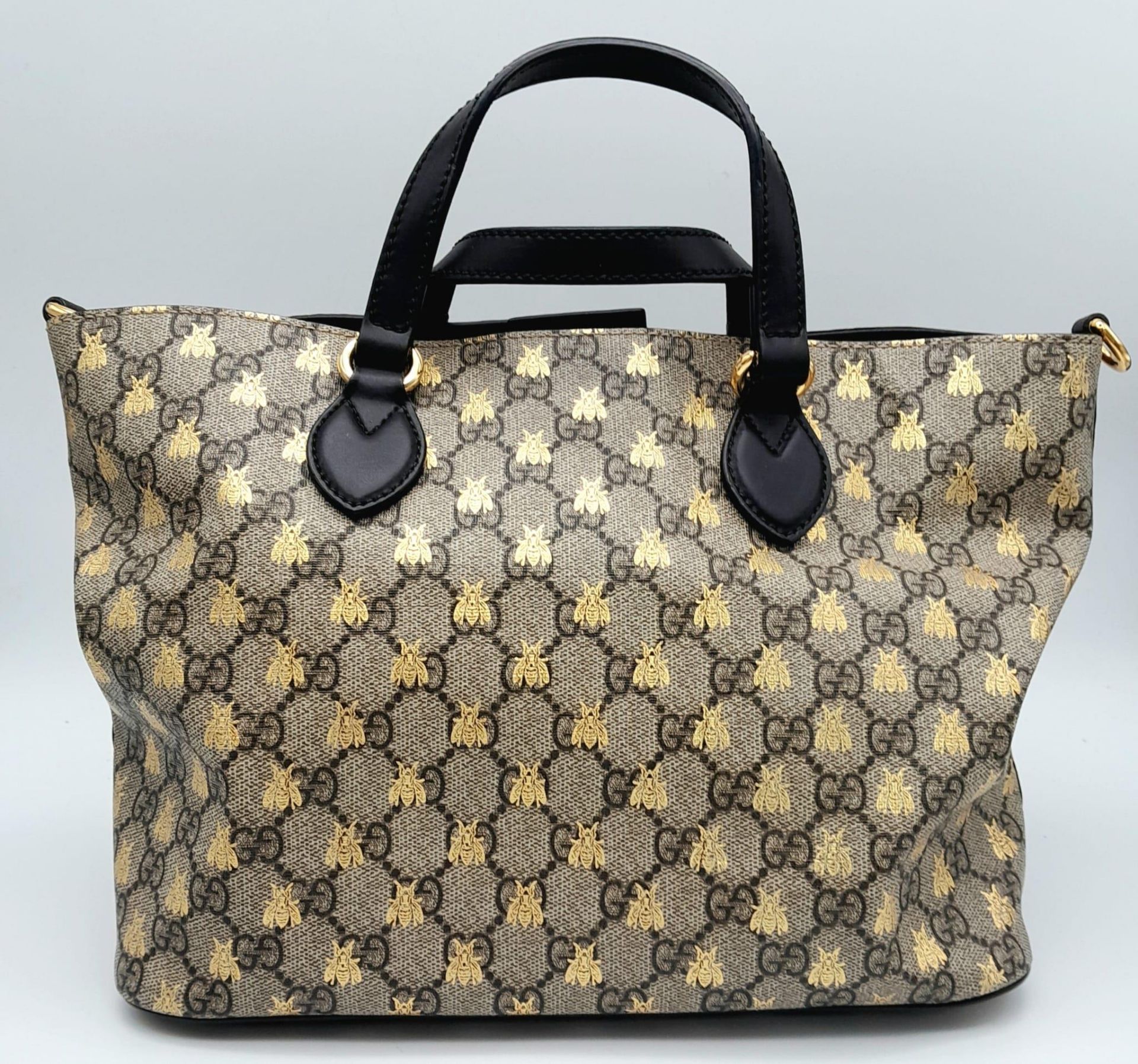 GUCCI GG Supreme Bee Satchel, This satchel features a coated canvas body, flat leather handles, a - Image 3 of 8