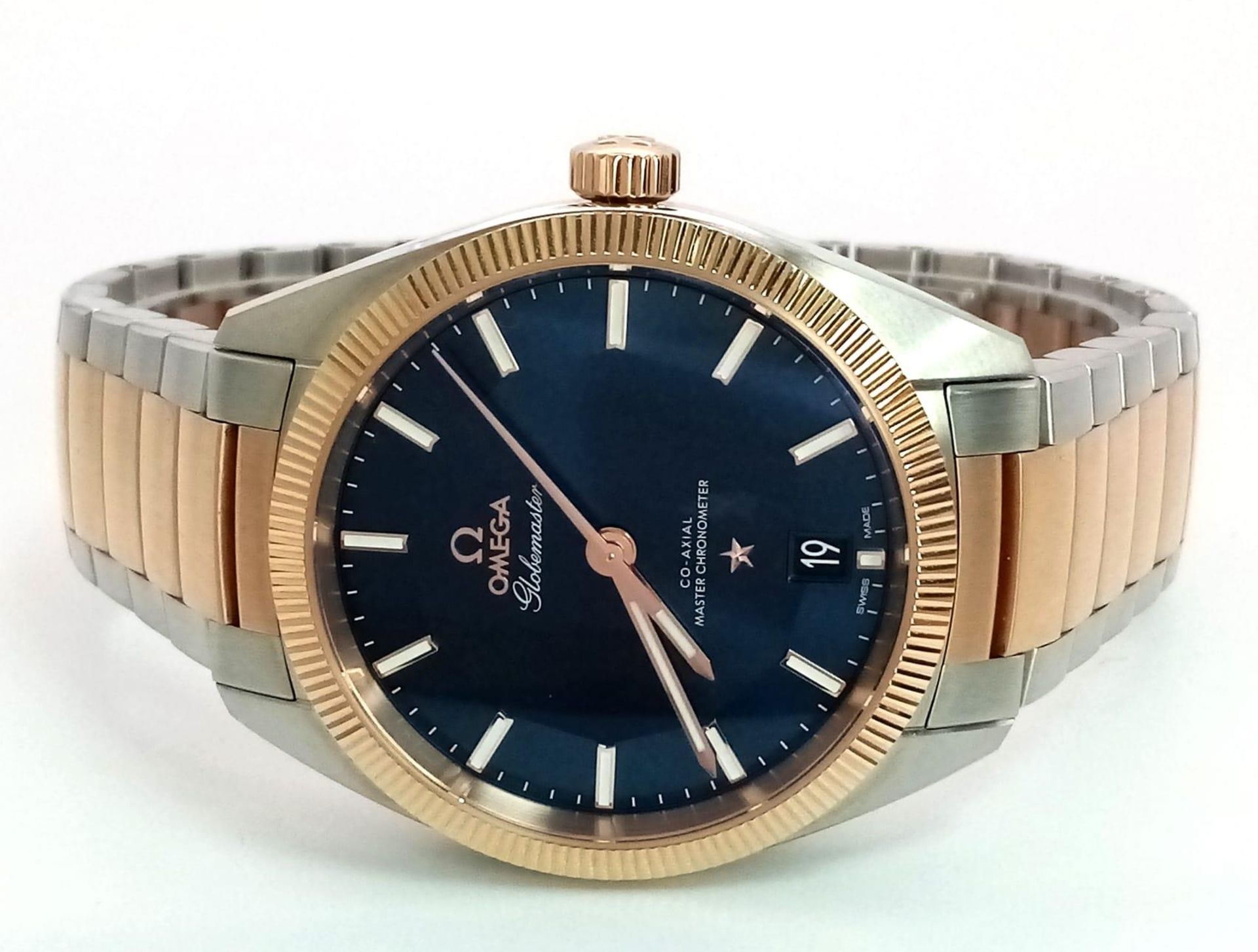 A Stylish Omega Bi-Metal Constellation Globemaster Gents Watch. Omega 18k Sedna Gold Strap and - Image 6 of 27