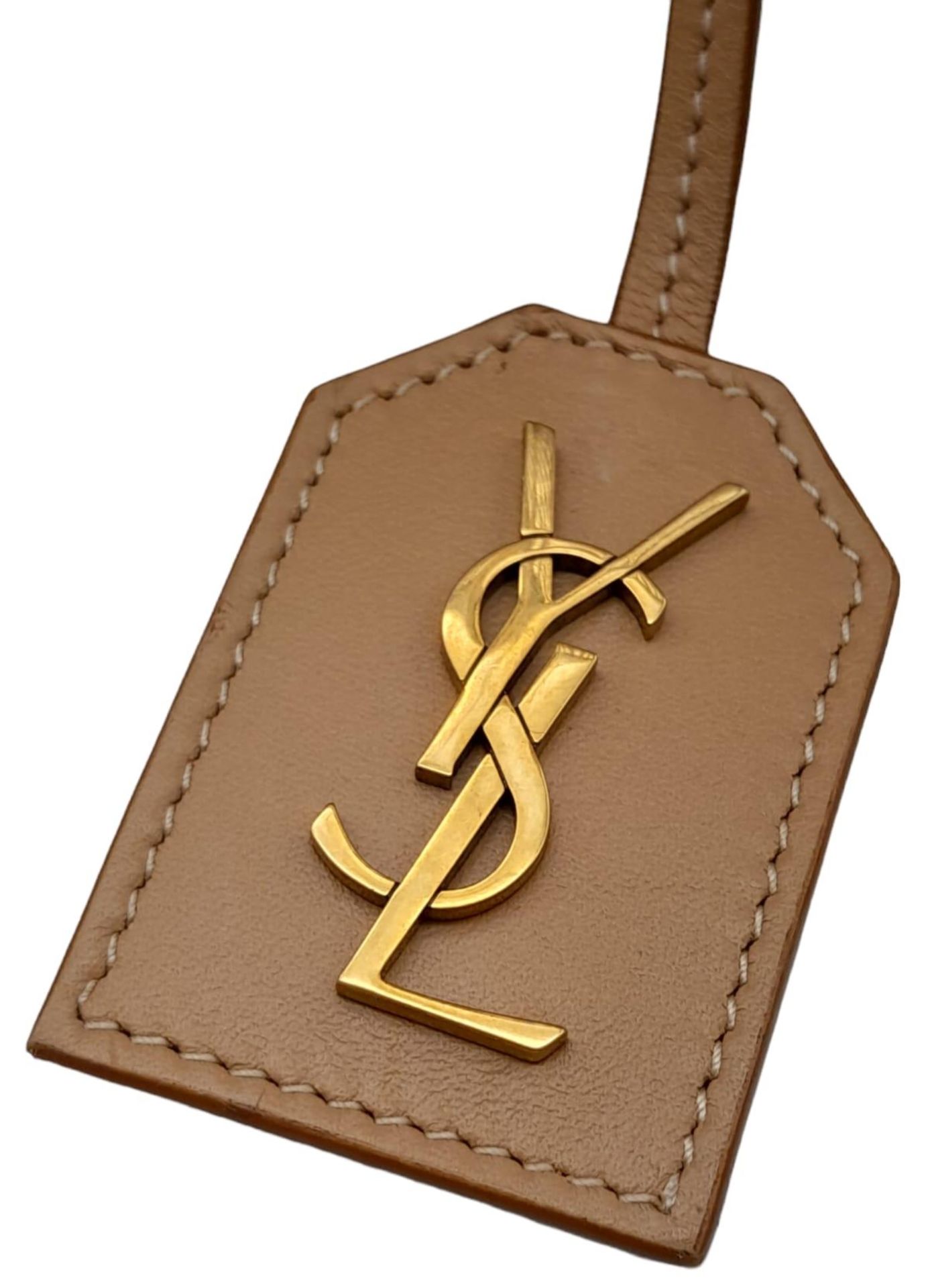 A Saint Laurent Beige Tote Bag. Woven rattan and leather trim exterior. Magnetic closure, gold-toned - Bild 6 aus 12