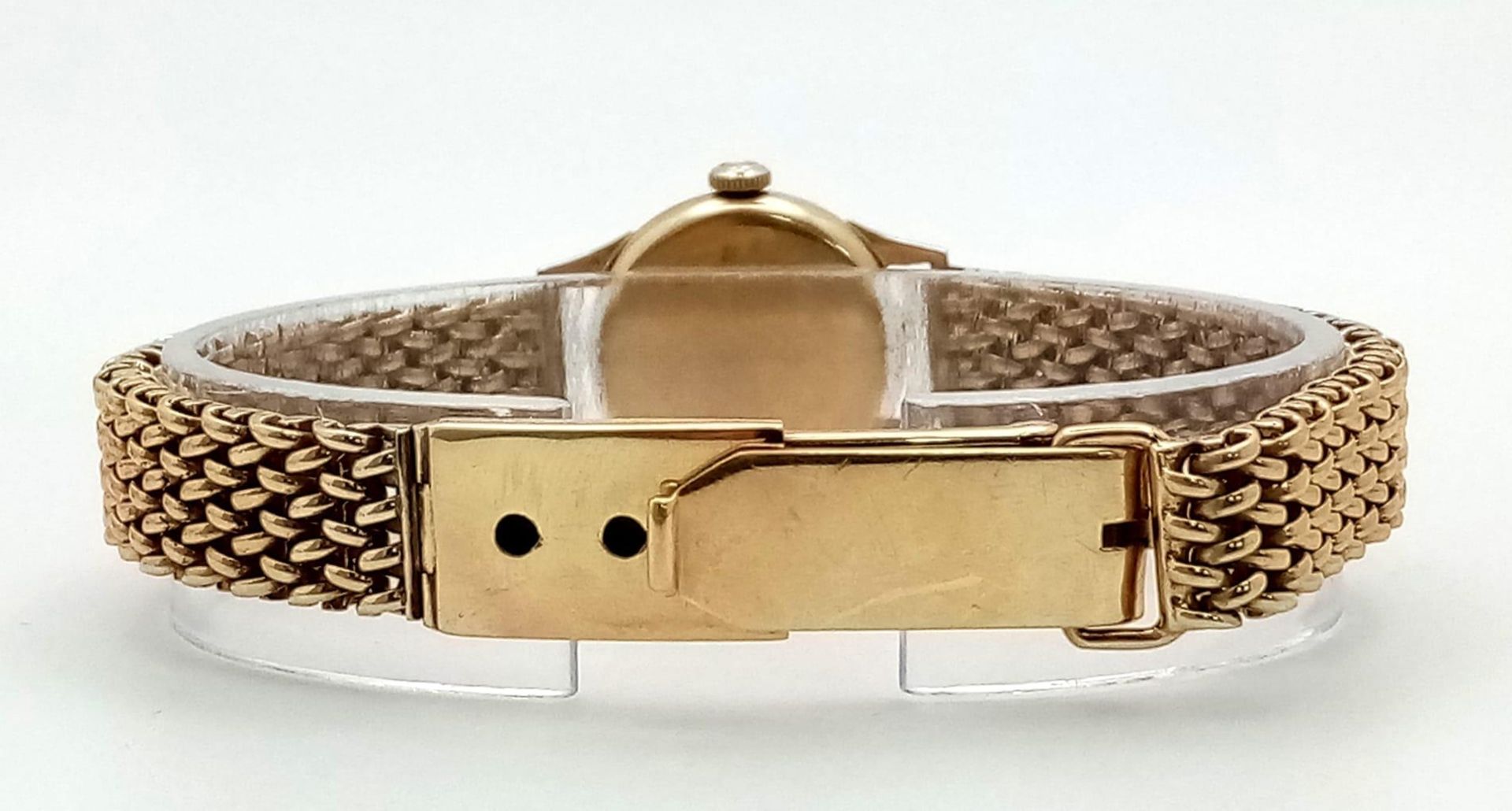 A Vintage 9K Yellow Gold Omega Watch. 9k gold mesh bracelet. 9k gold case - 19mm. White dial. - Bild 8 aus 13
