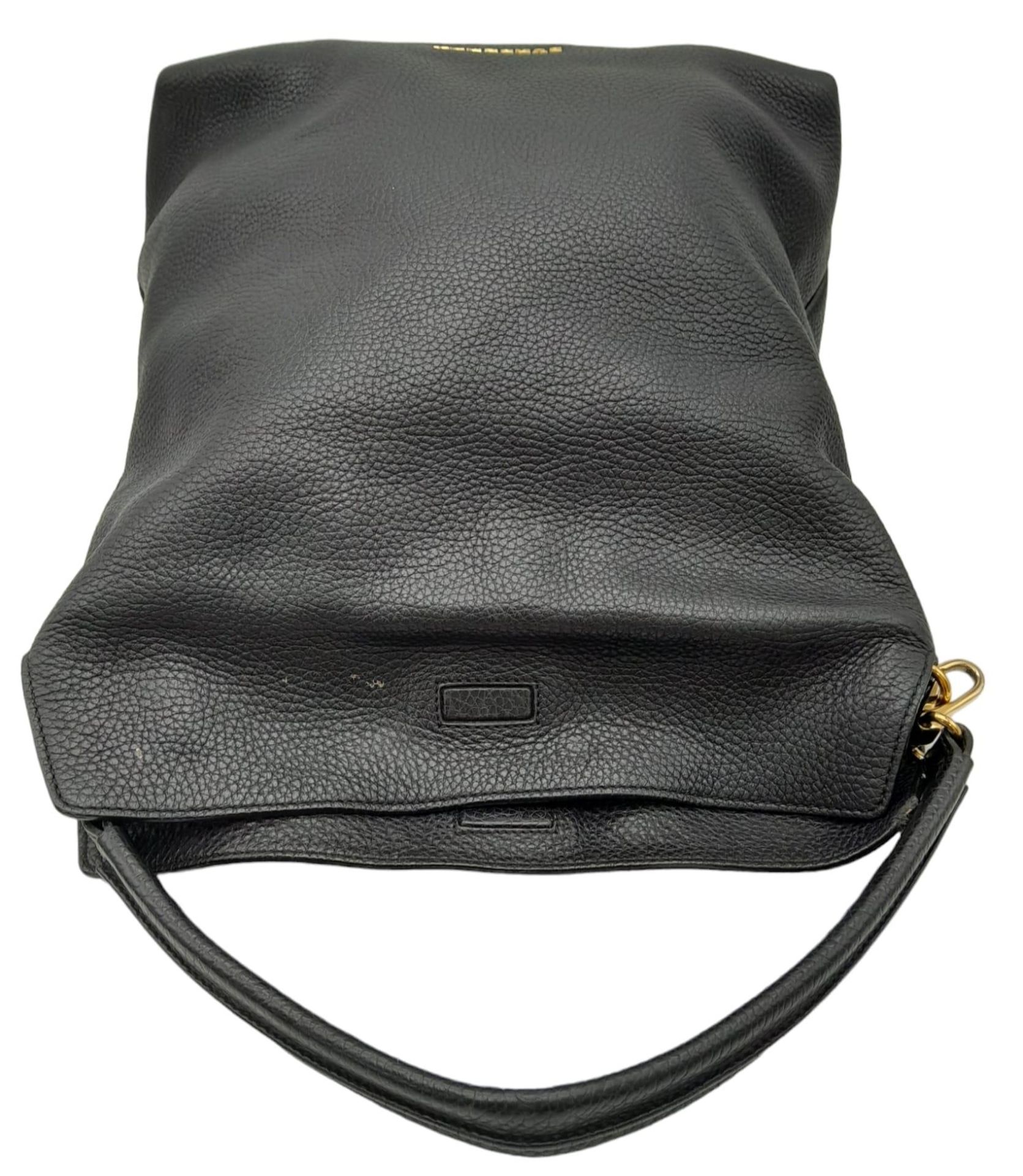 A Burberry Black Cale Hobo Bag. A leather exterior with a looping shoulder strap, gold tone hardware - Image 9 of 23