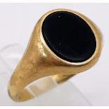 A Vintage 9k Yellow Gold Black Onyx Signet Ring. Size S. 5.6g total weight.