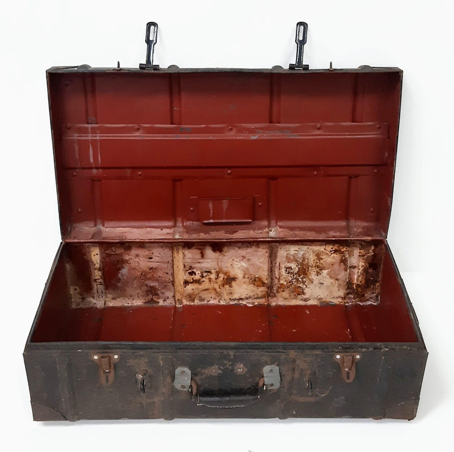 A 1920-30's British Serviceman's personal metal suitcase. This unique suitcase belonged to - Image 2 of 9
