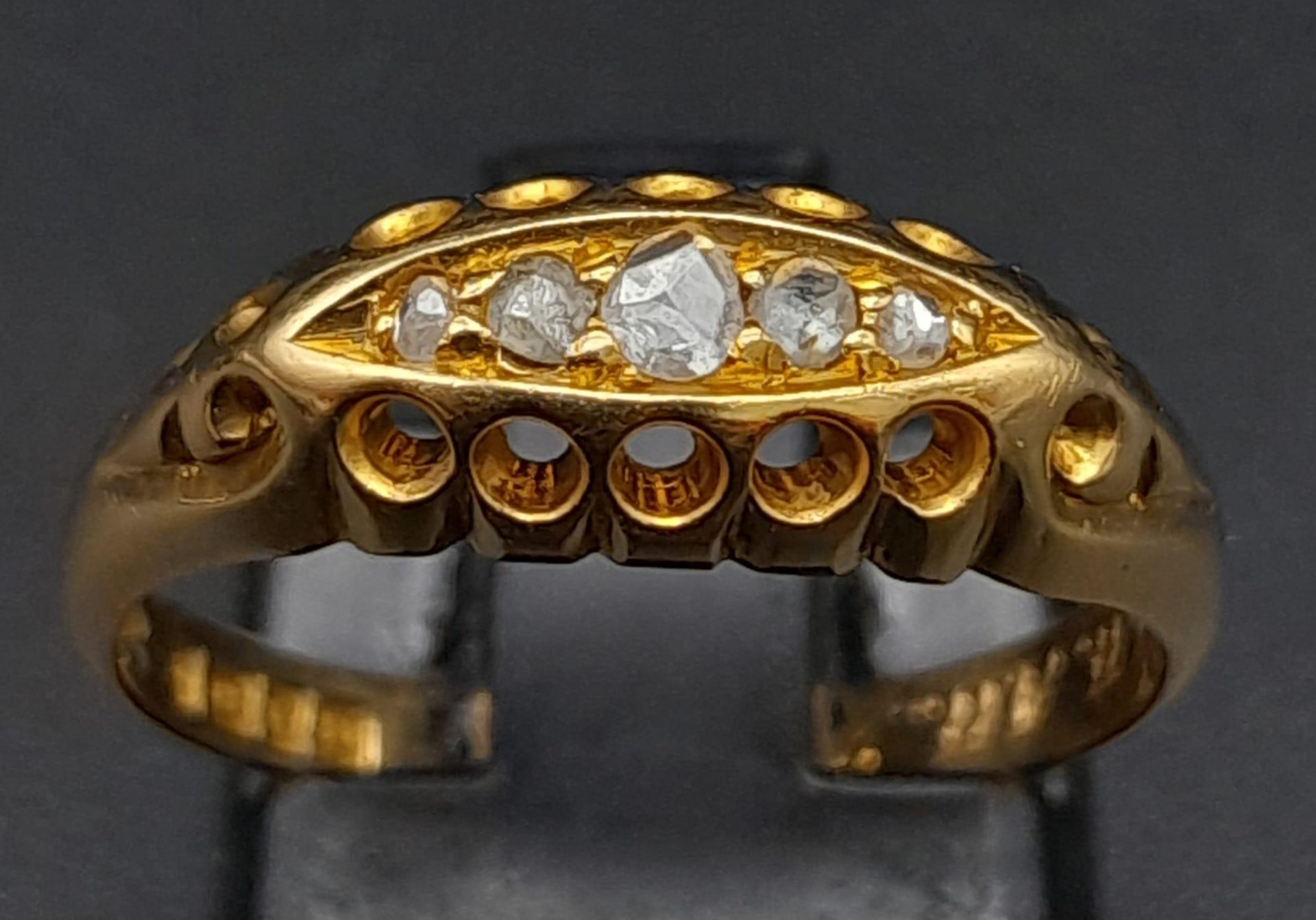 A 18K YELLOW GOLD ANTIQUE DIAMOND OLD CUT 5 STONE RING 3.5G SIZE N/O