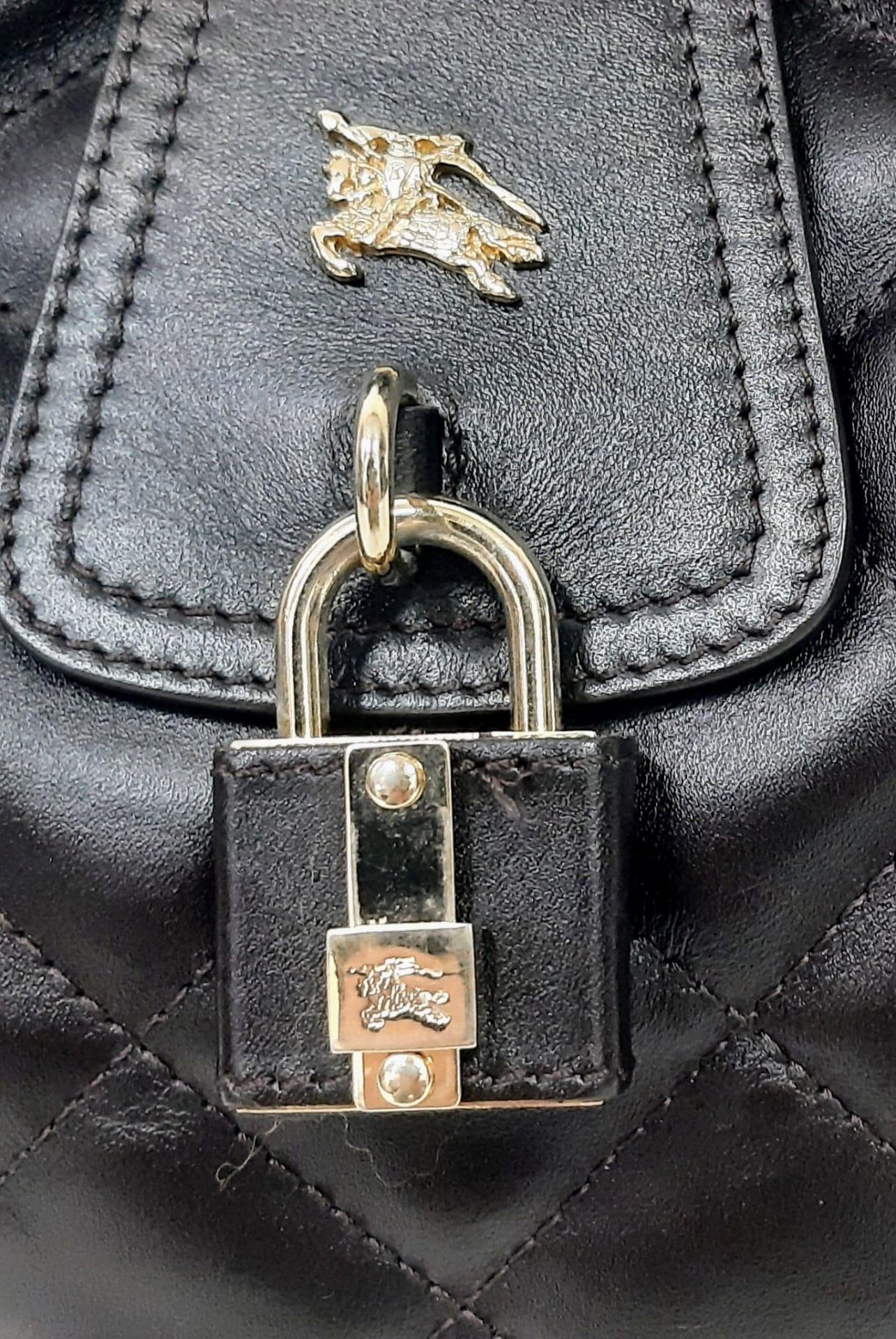 90's Vintage Burberry 'Brooke' Dark Brown Handbag. Quilted design, leather lock and key, gold-tone - Bild 7 aus 11
