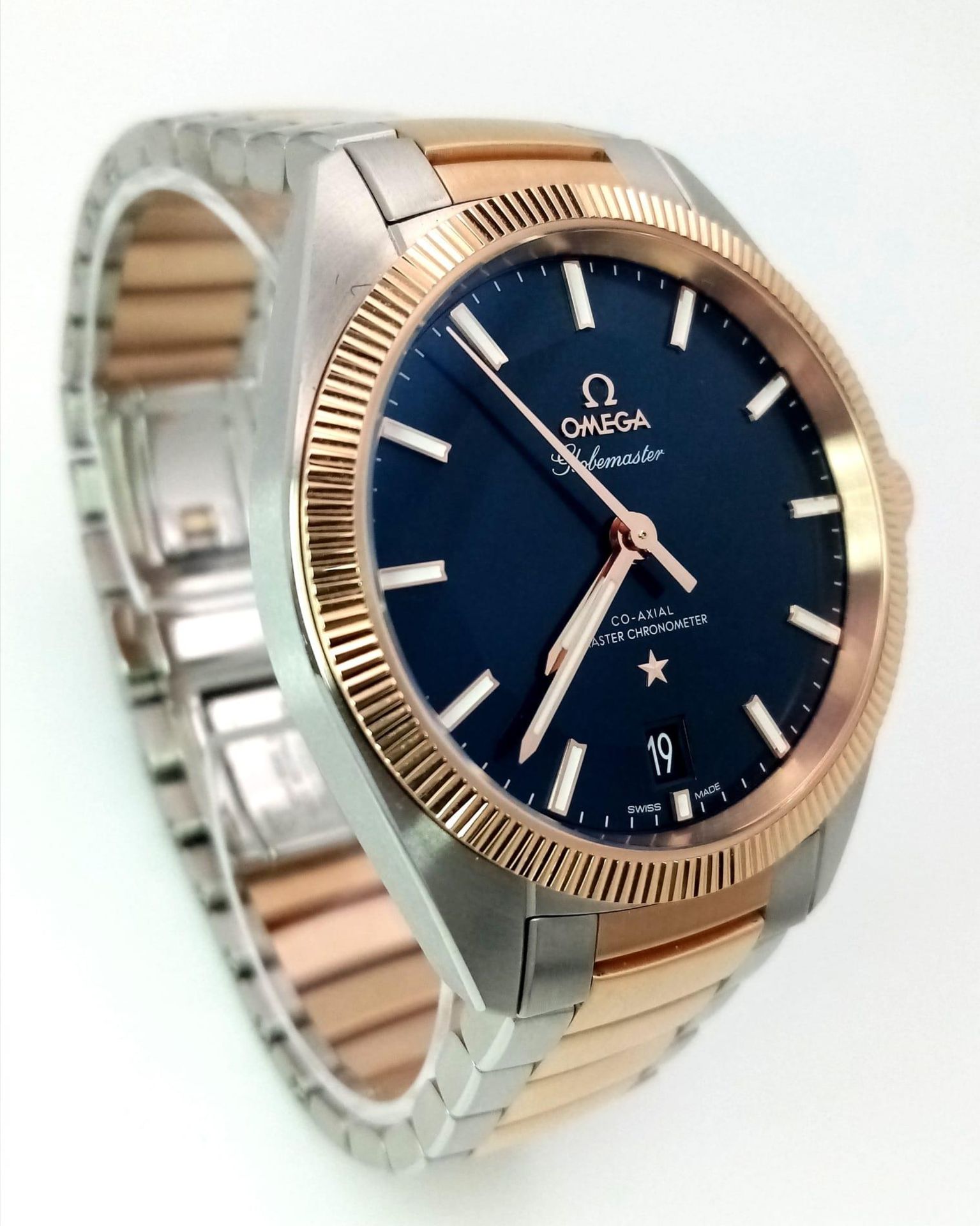 A Stylish Omega Bi-Metal Constellation Globemaster Gents Watch. Omega 18k Sedna Gold Strap and - Bild 5 aus 27