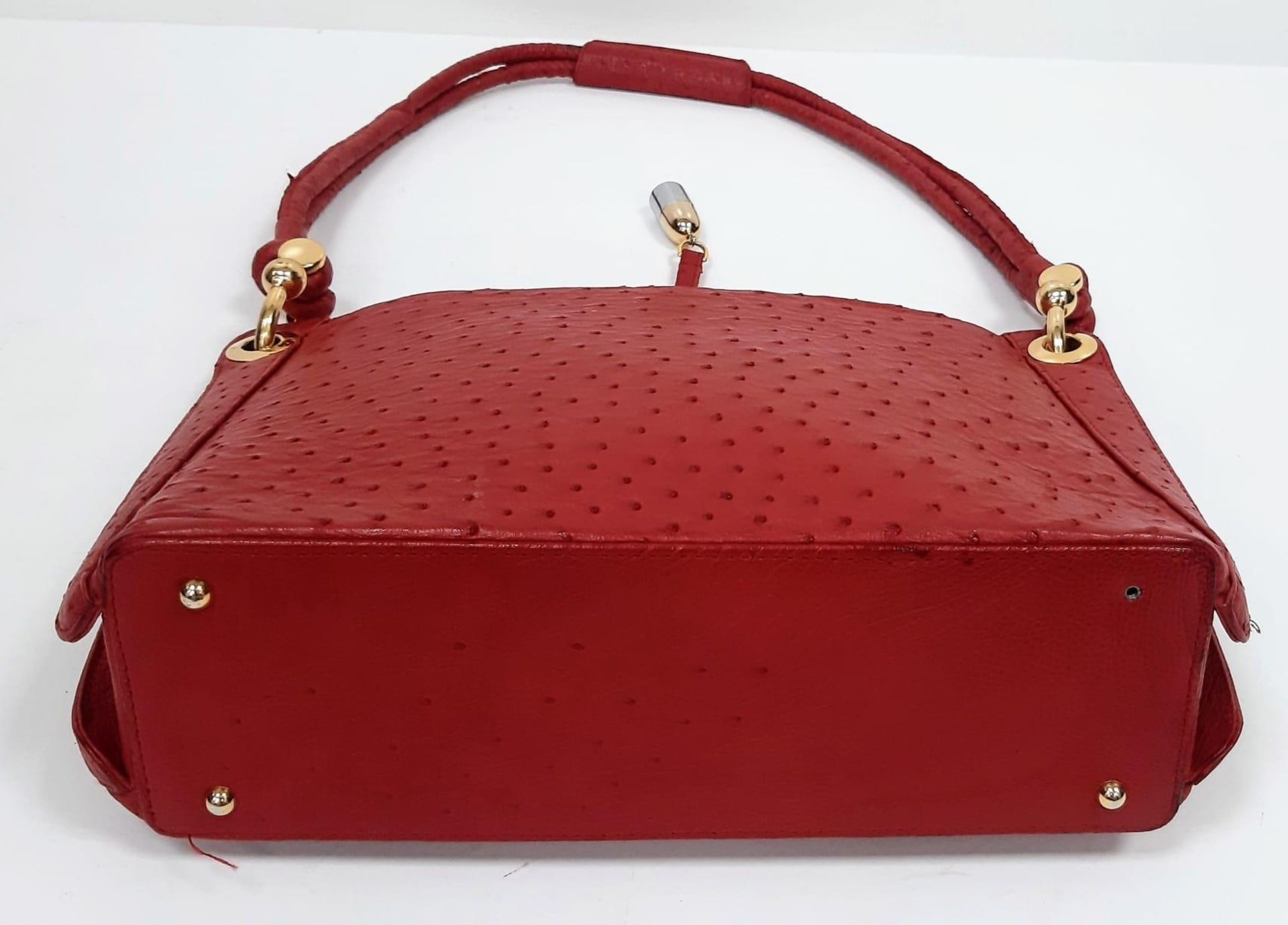 Vintage Red Sabatini Ostrich Leather Handbag. Feels amazing to the touch, gold tone chunky - Image 8 of 13