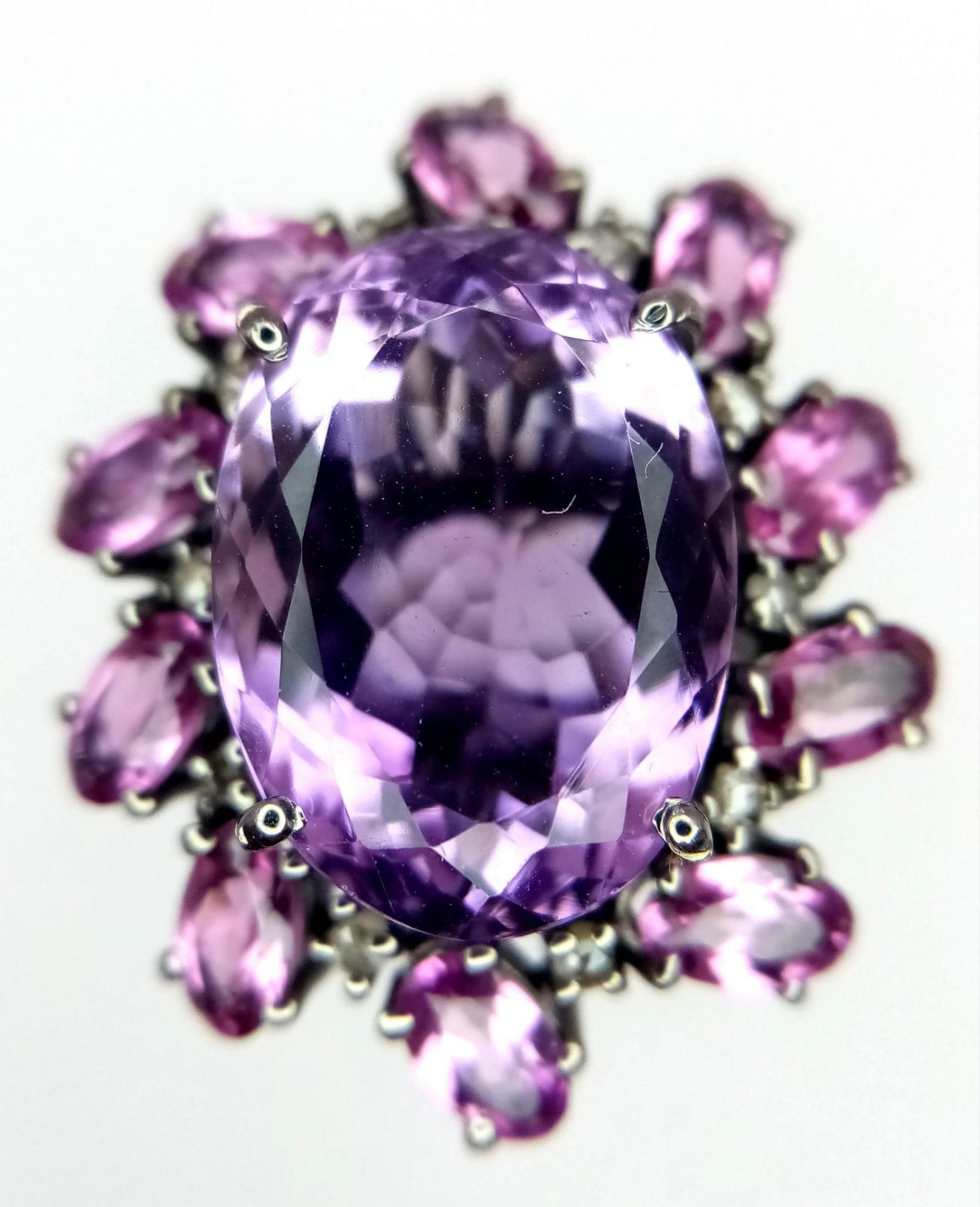 An Amethyst and Rhodolite 925 Silver Ring with Rose cut Diamond Accents. Amethyst - 13.55ctw. - Bild 3 aus 9