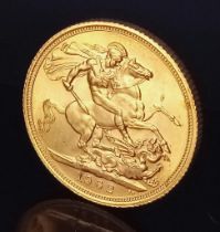A 1962 Queen Elizabeth II 22K Gold Full Sovereign. EF/UNC.