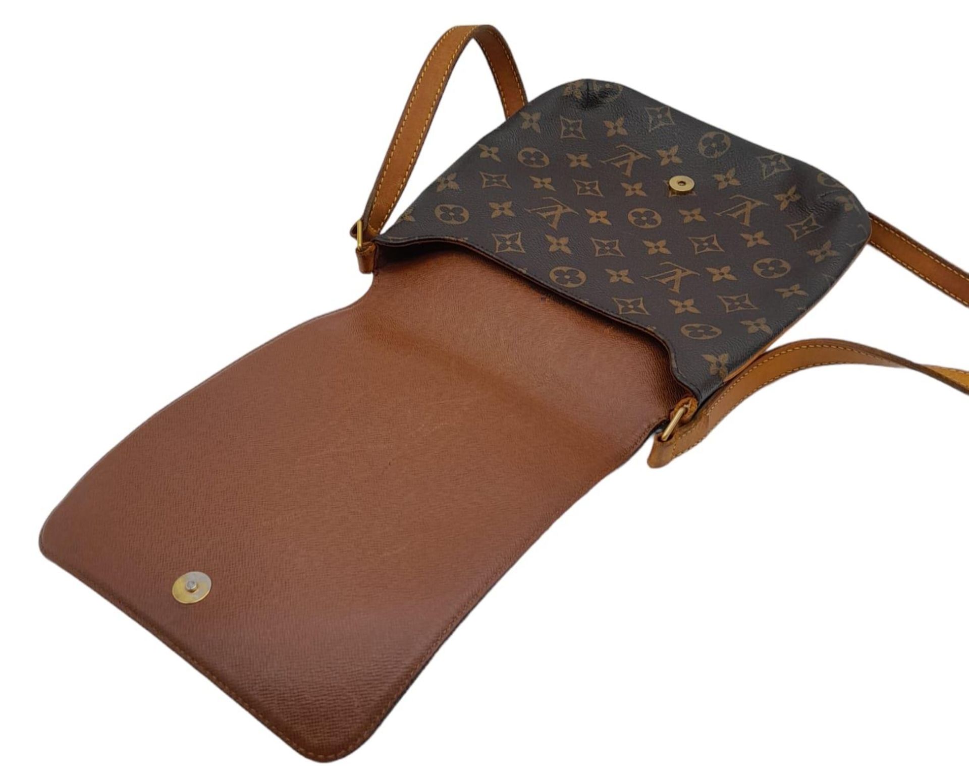 Louis Vuitton Musette Salsa Shoulder Bag. This elegant LV shoulder bag is perfect for those on the - Image 4 of 6