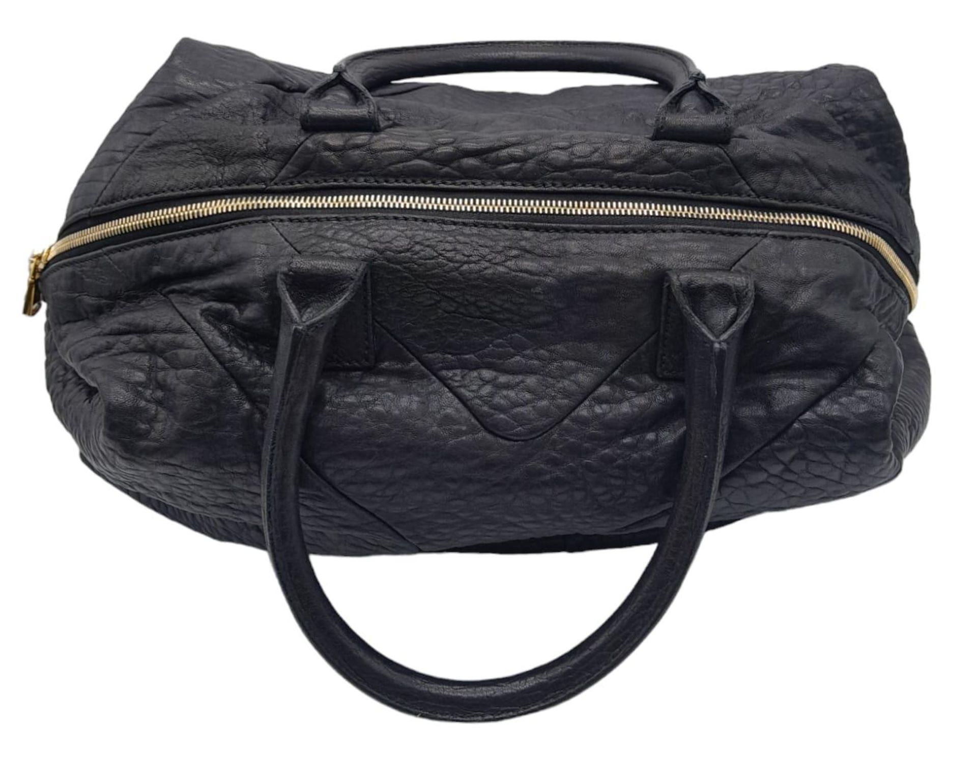 An Yves Saint Laurent Black Easy Bag. Leather exterior with gold hardware, double zipper, and 5 - Bild 7 aus 19