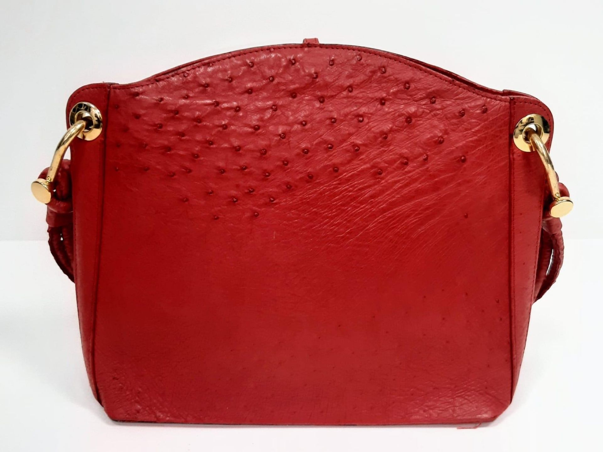 Vintage Red Sabatini Ostrich Leather Handbag. Feels amazing to the touch, gold tone chunky - Image 4 of 13