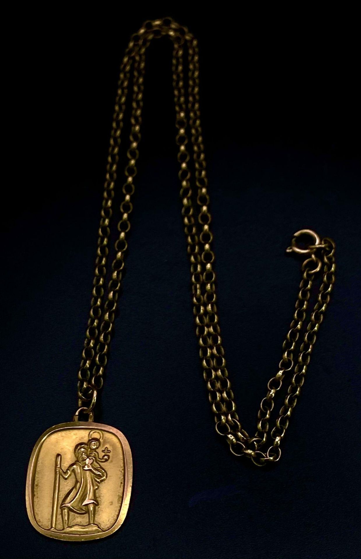 A 9K Yellow Gold St. Christopher Pendant on a 9K Yellow Gold Belcher Necklace. 3cm and 50cm. 8.92g - Image 3 of 6