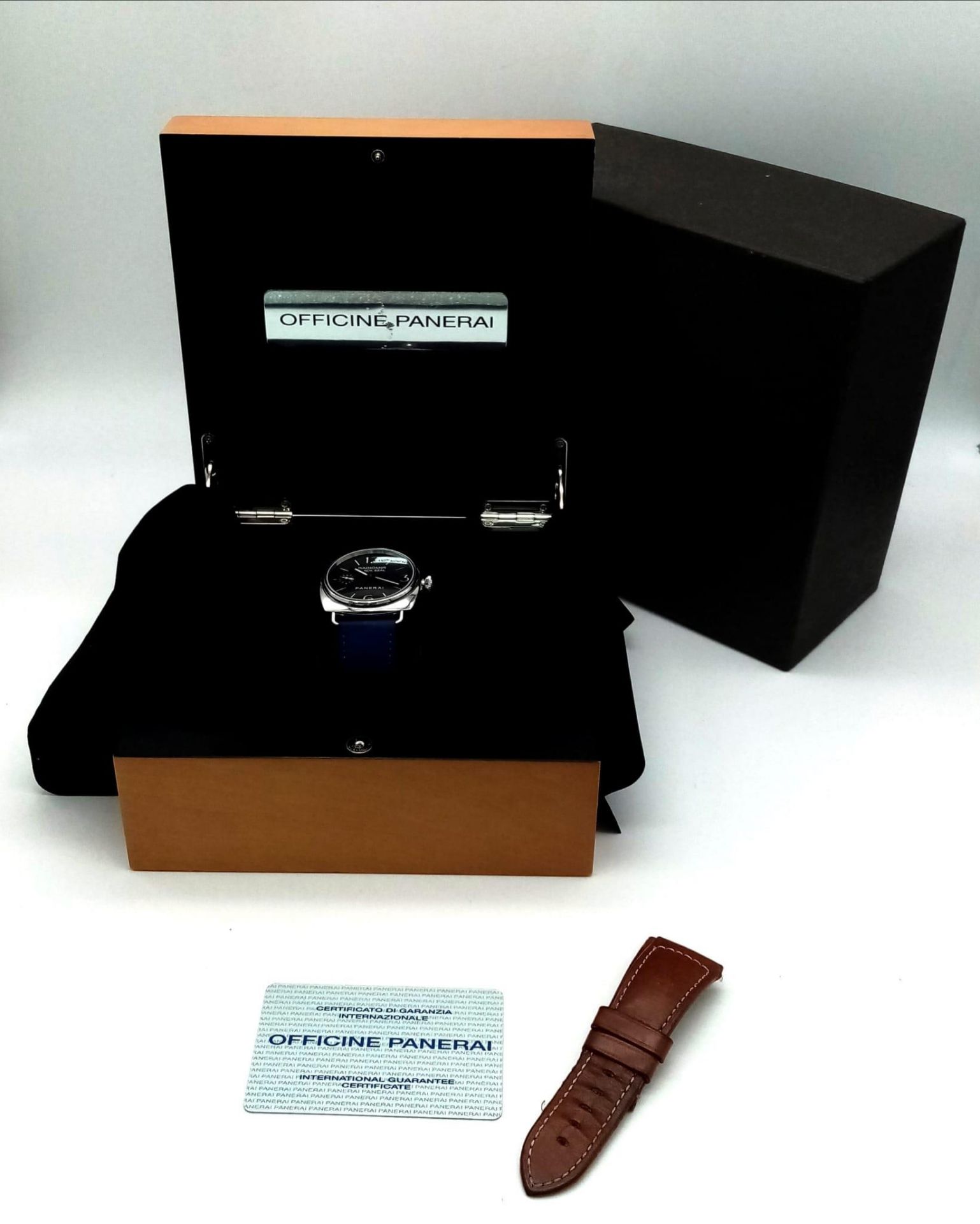 A Panerai Radiomir Black Seal Gents Watch. Blue leather strap. Stainless steel case - 46mm. Black - Bild 12 aus 13