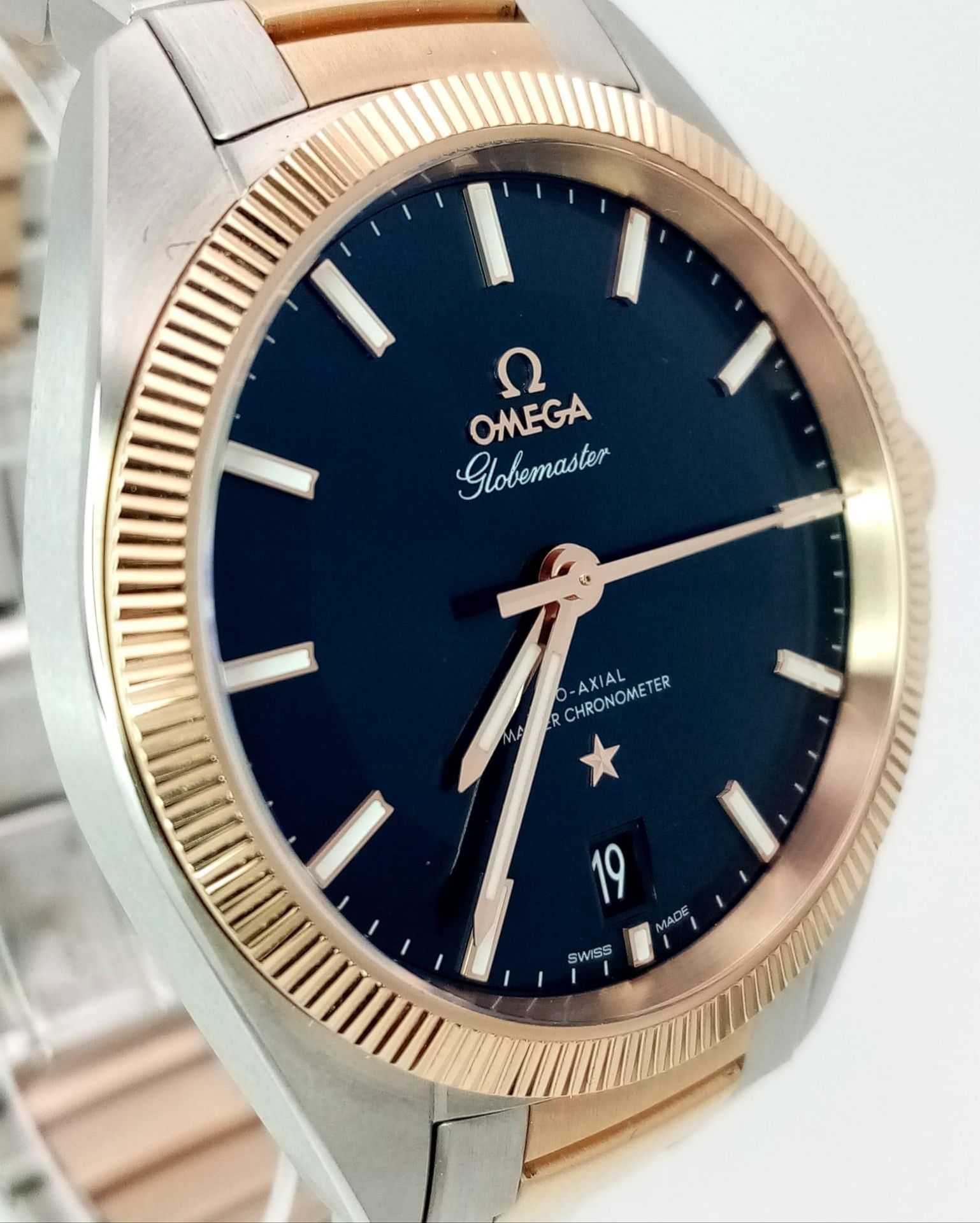 A Stylish Omega Bi-Metal Constellation Globemaster Gents Watch. Omega 18k Sedna Gold Strap and - Image 11 of 27