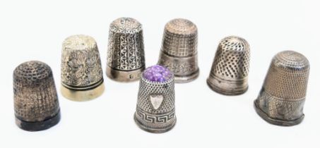 A Small Collection of Seven Vintage and Antique Sterling Silver Thimbles. 33.3g weight.