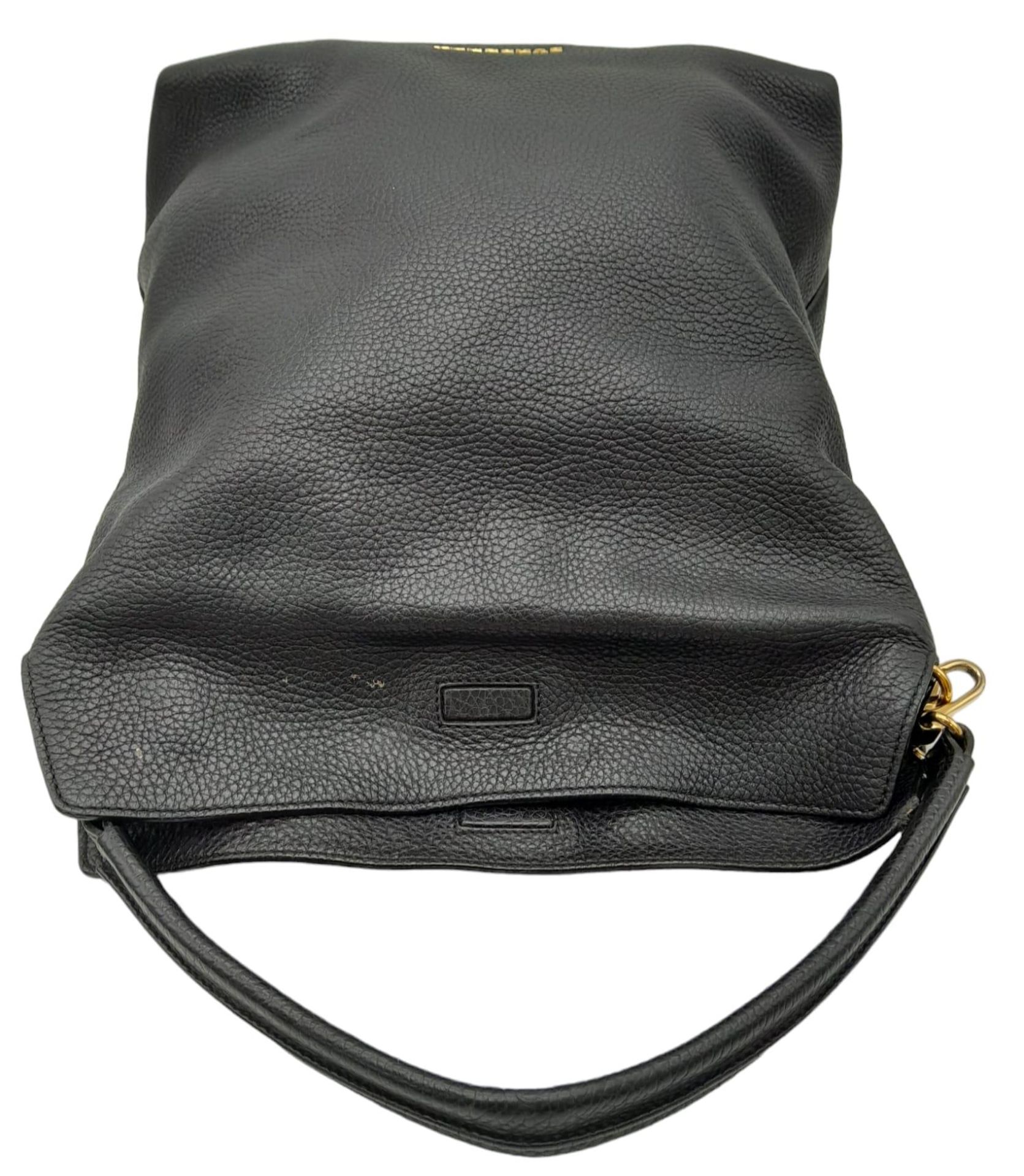 A Burberry Black Cale Hobo Bag. A leather exterior with a looping shoulder strap, gold tone hardware - Image 12 of 23