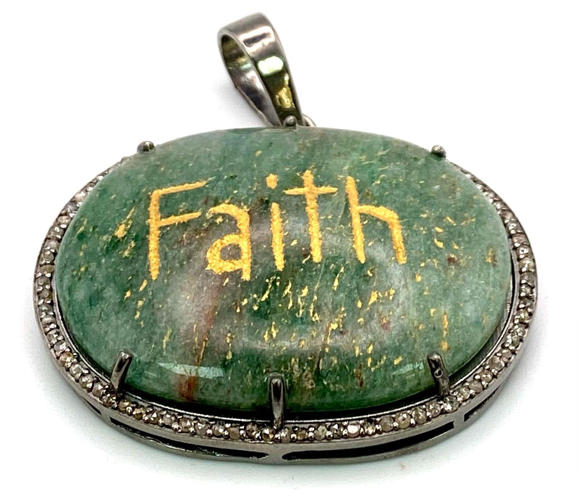 An Agate 'Faith' Engraved 925 Silver Pendant with Rose-Cut Diamond Surround. Agate - 90.55ct. - Bild 2 aus 5