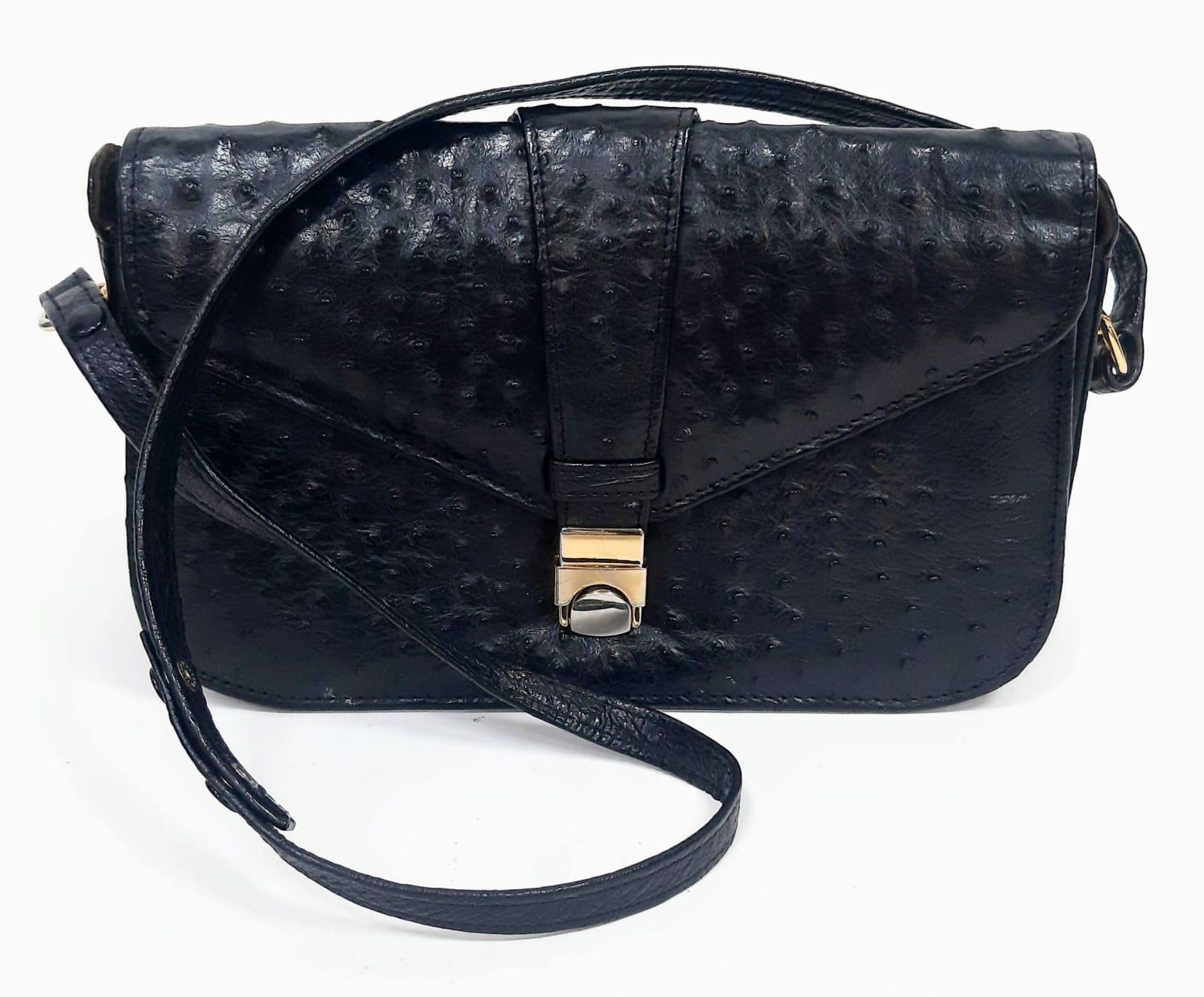 Vintage Corbeau Ostrich Leather Handbag. Circa 1970s, this wonderful handbag oozes elegance.