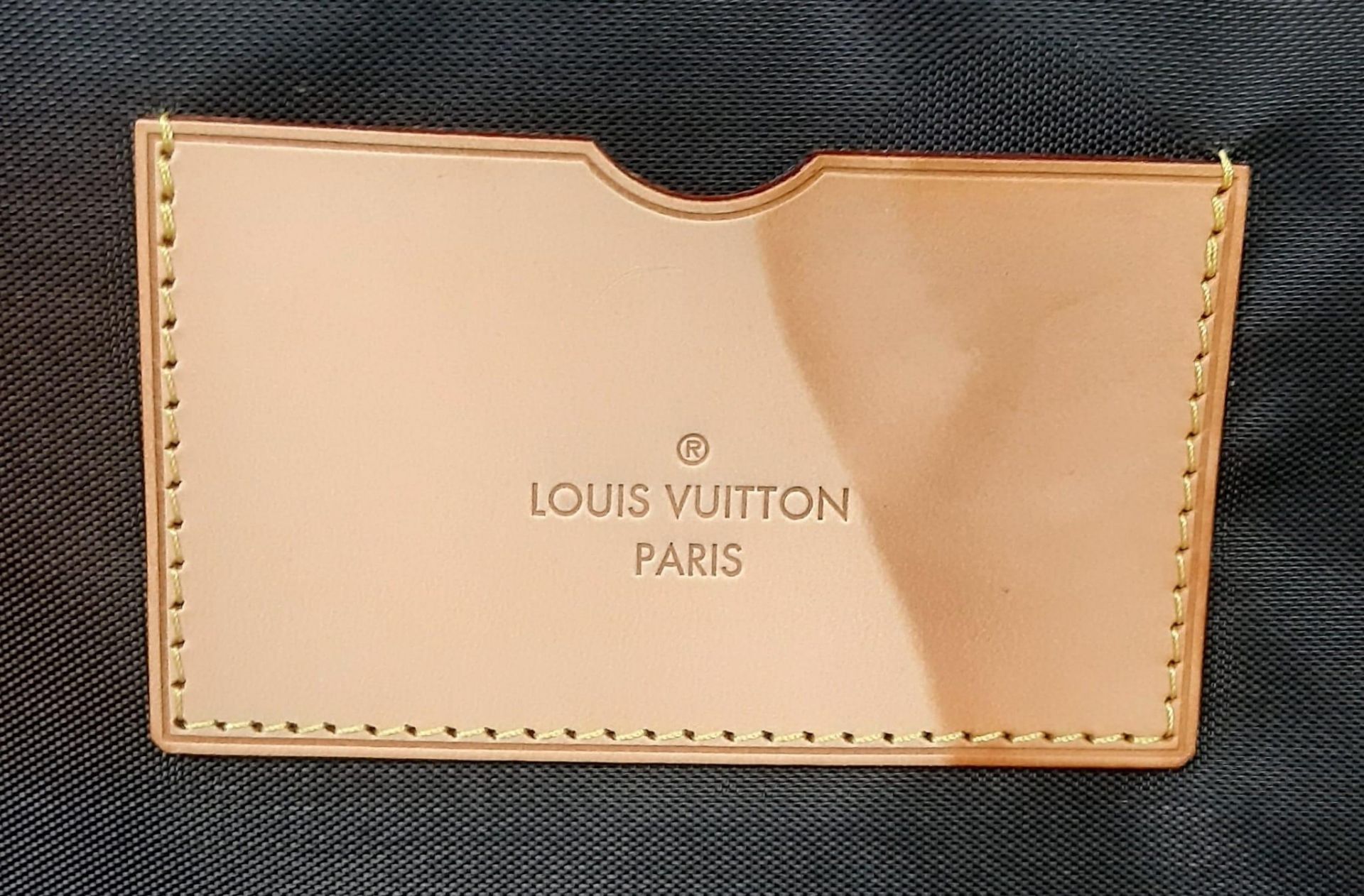 A Louis Vuitton Monogram Pegase Suitcase. Durable leather exterior. Front compartment with zipper, - Bild 8 aus 9