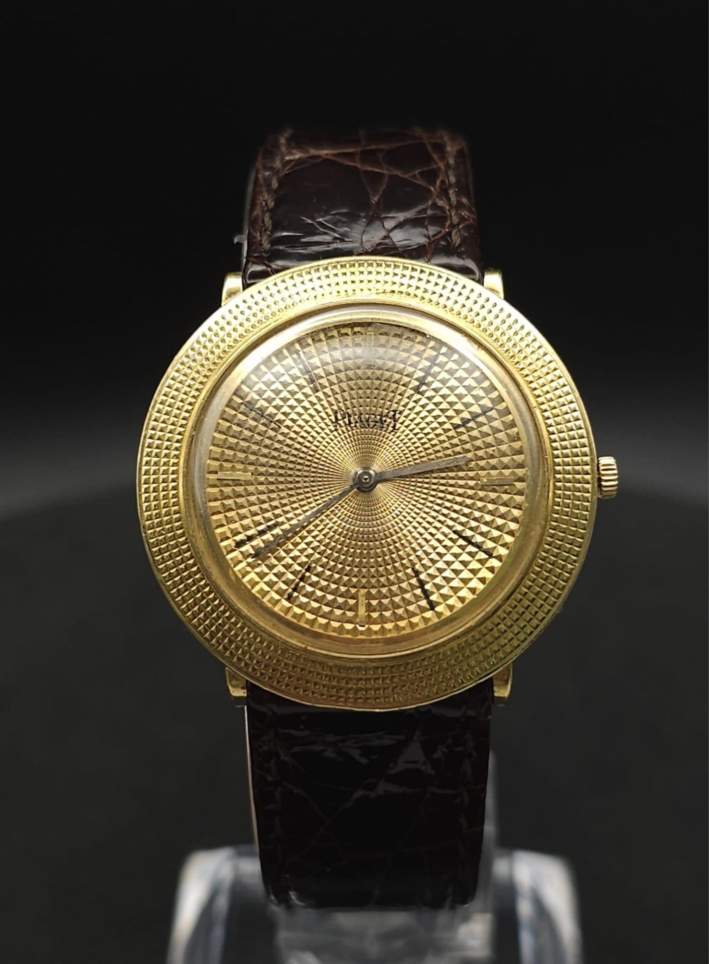 A Vintage 18K Gold Piaget Gents Watch with Hypnotic Dial. Brown crocodile strap. 18k gold case - - Image 4 of 25
