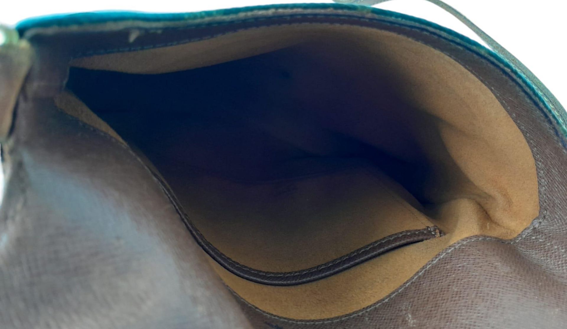 Louis Vuitton Musette Salsa Shoulder Bag. This elegant LV shoulder bag is perfect for those on the - Bild 5 aus 6