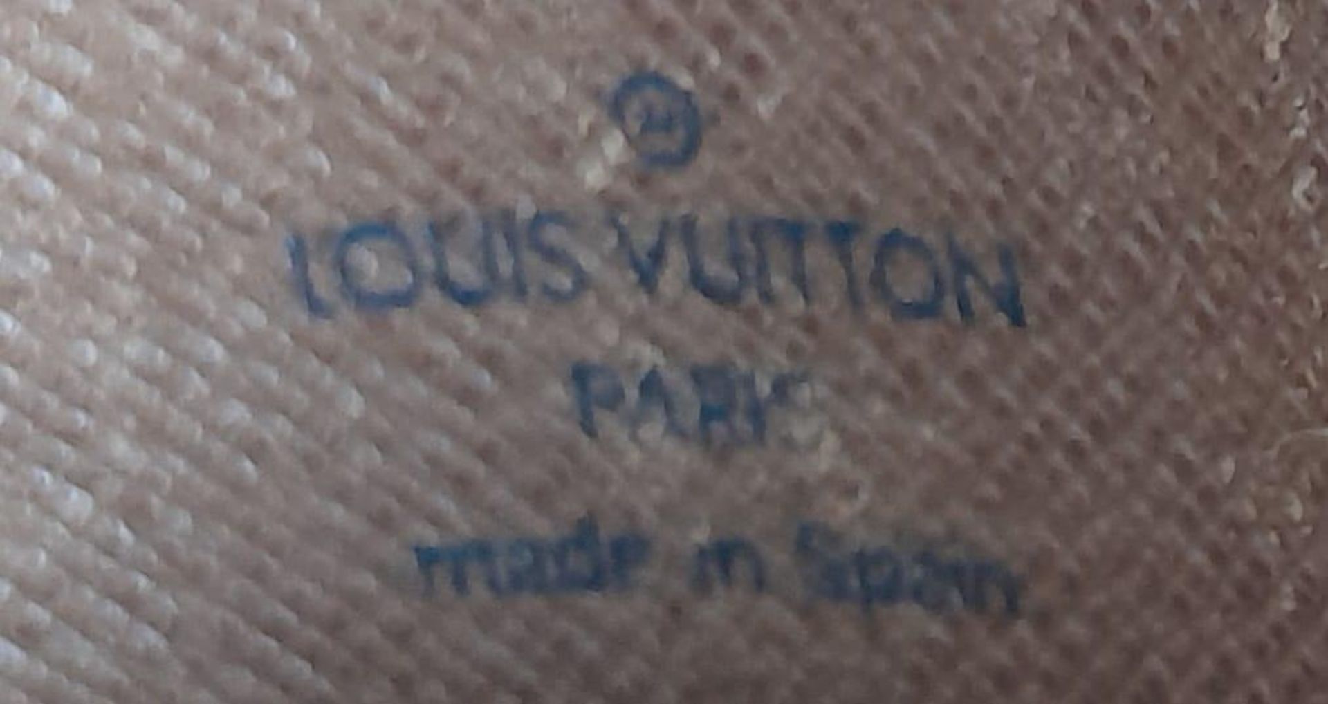 Louis Vuitton Musette Salsa Shoulder Bag. This elegant LV shoulder bag is perfect for those on the - Bild 6 aus 6