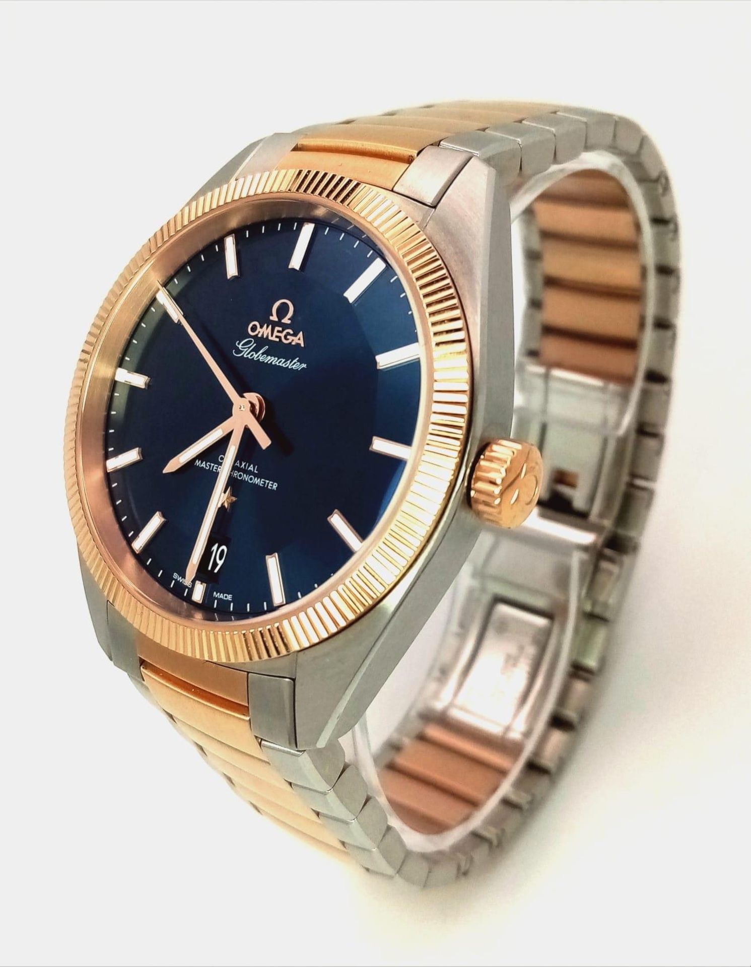 A Stylish Omega Bi-Metal Constellation Globemaster Gents Watch. Omega 18k Sedna Gold Strap and - Image 2 of 27