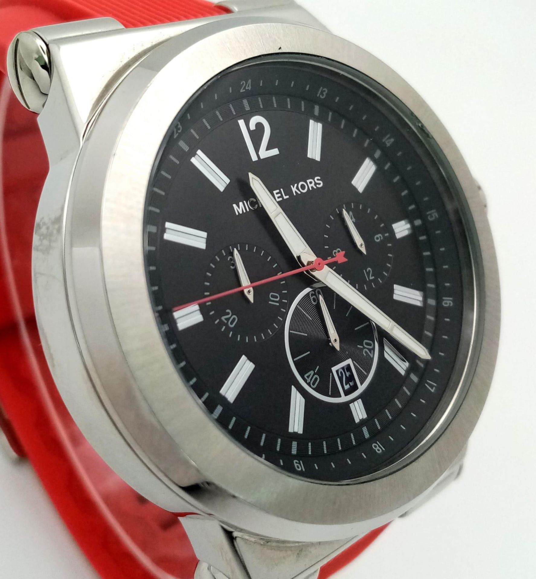 A Designer Michael Kors Chronograph Gents Watch. Red rubber strap. Stainless steel case - 49mm. - Bild 2 aus 5